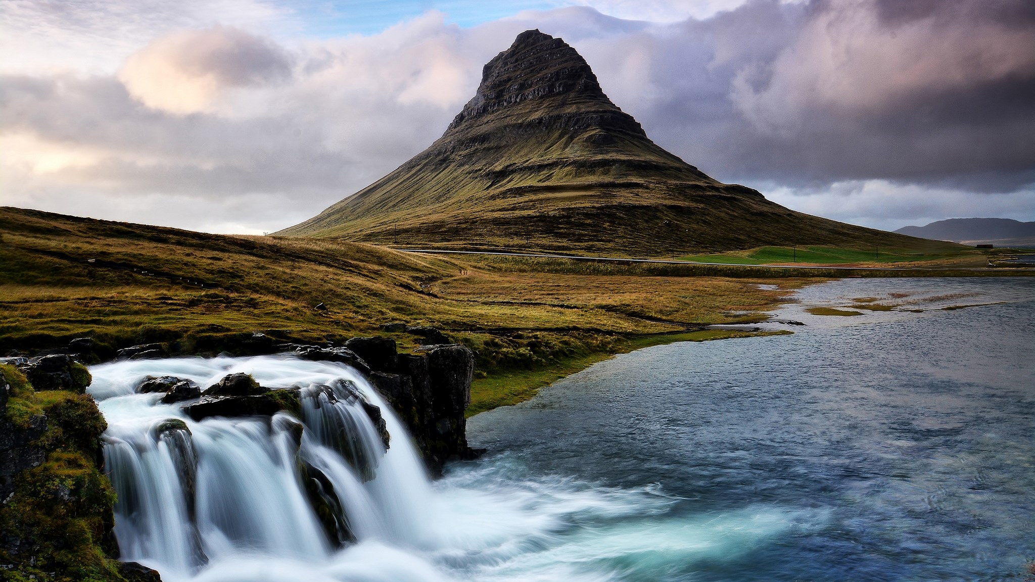 Kirkjufell mountain and waterfall in Iceland HD Wallpaper