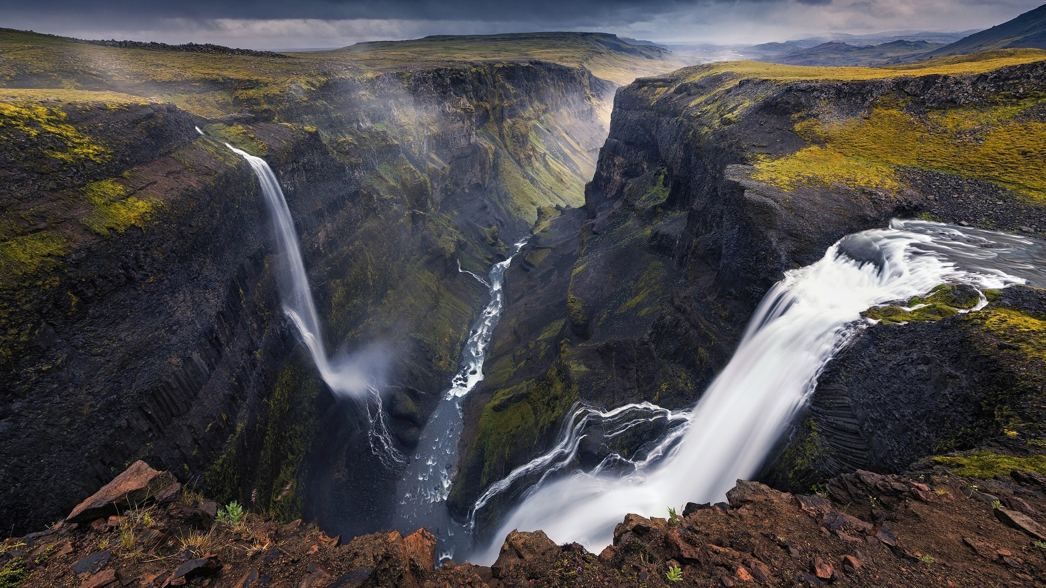 Canyon with two waterfalls and a river HD Wallpaper