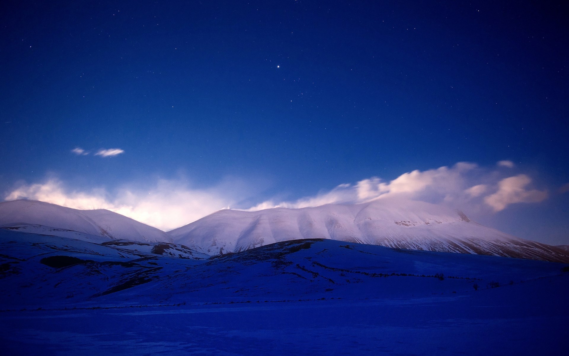Snowy mountains under a starry night sky HD Wallpaper