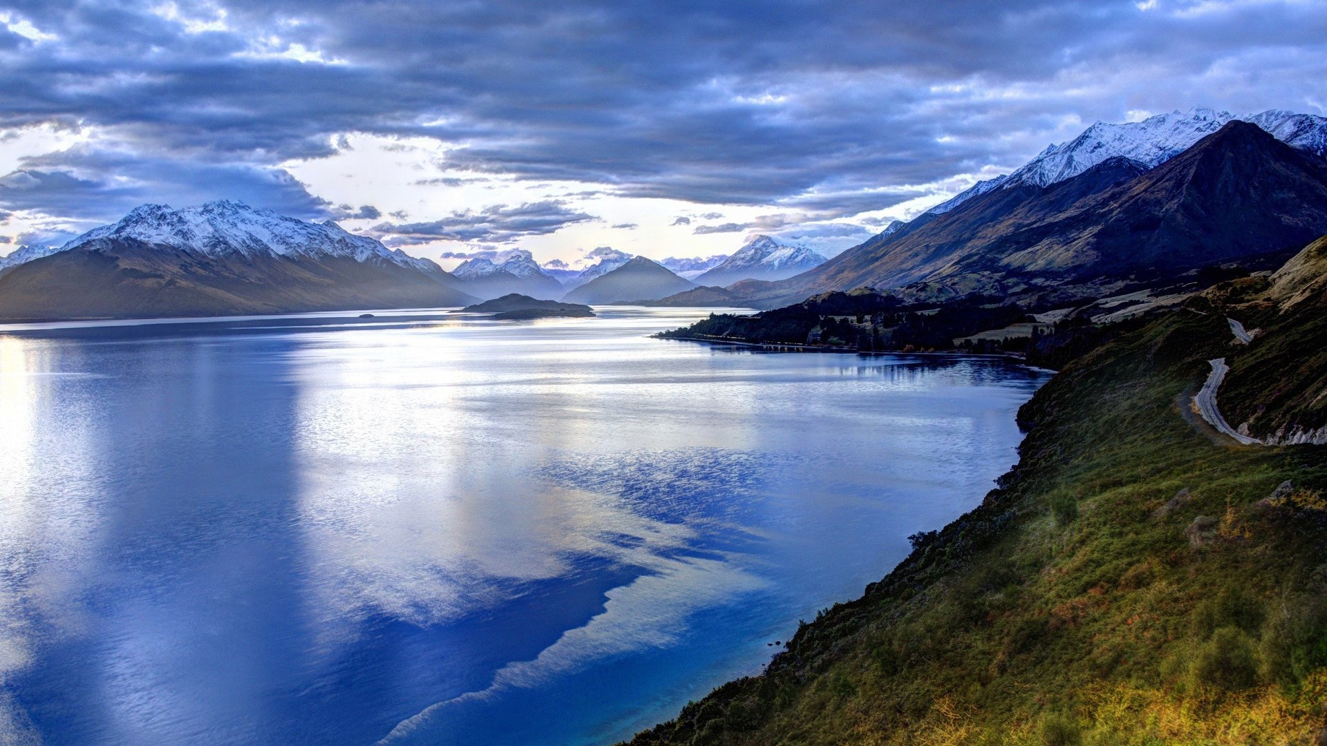 Lake Wakatipu and The Remarkables mountain range HD Wallpaper