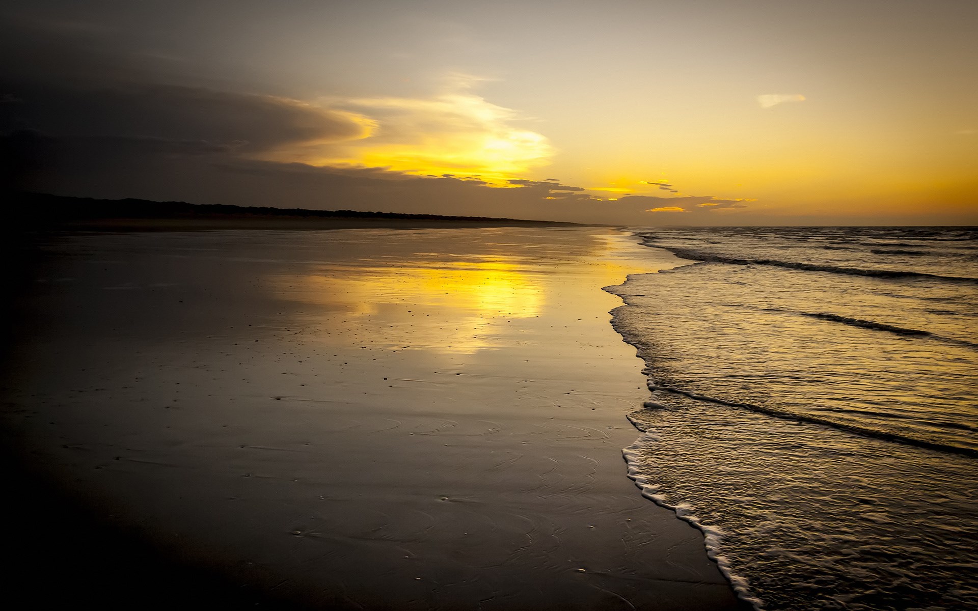 Sunset over a wet beach with ocean waves HD Wallpaper