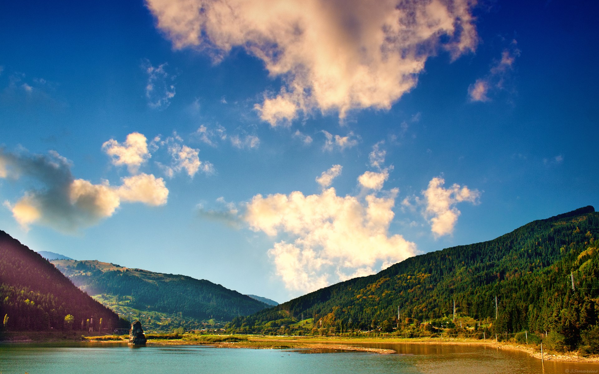 Lake and Mountains with Clouds HD Wallpaper