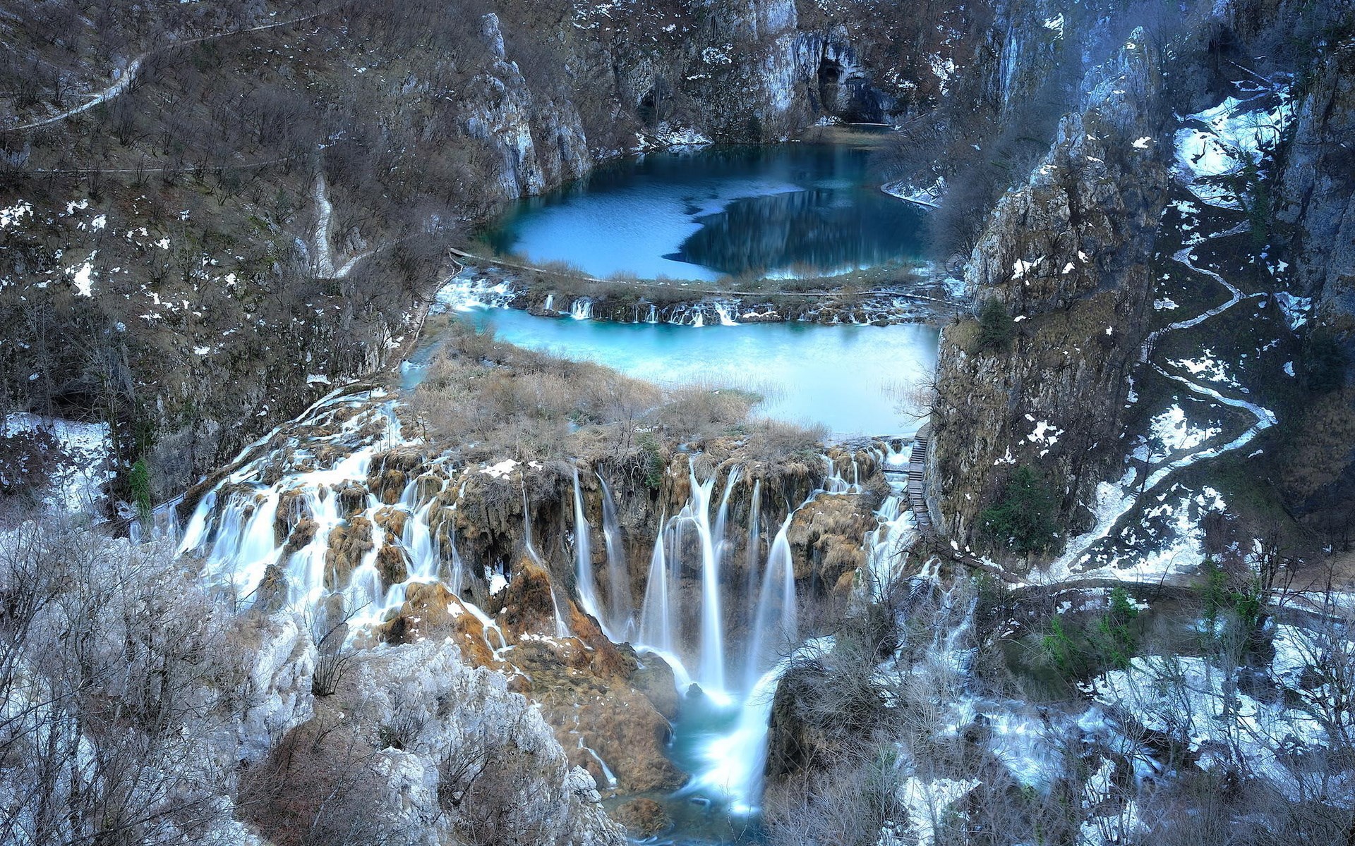 Waterfalls and lakes in a snowy landscape HD Wallpaper