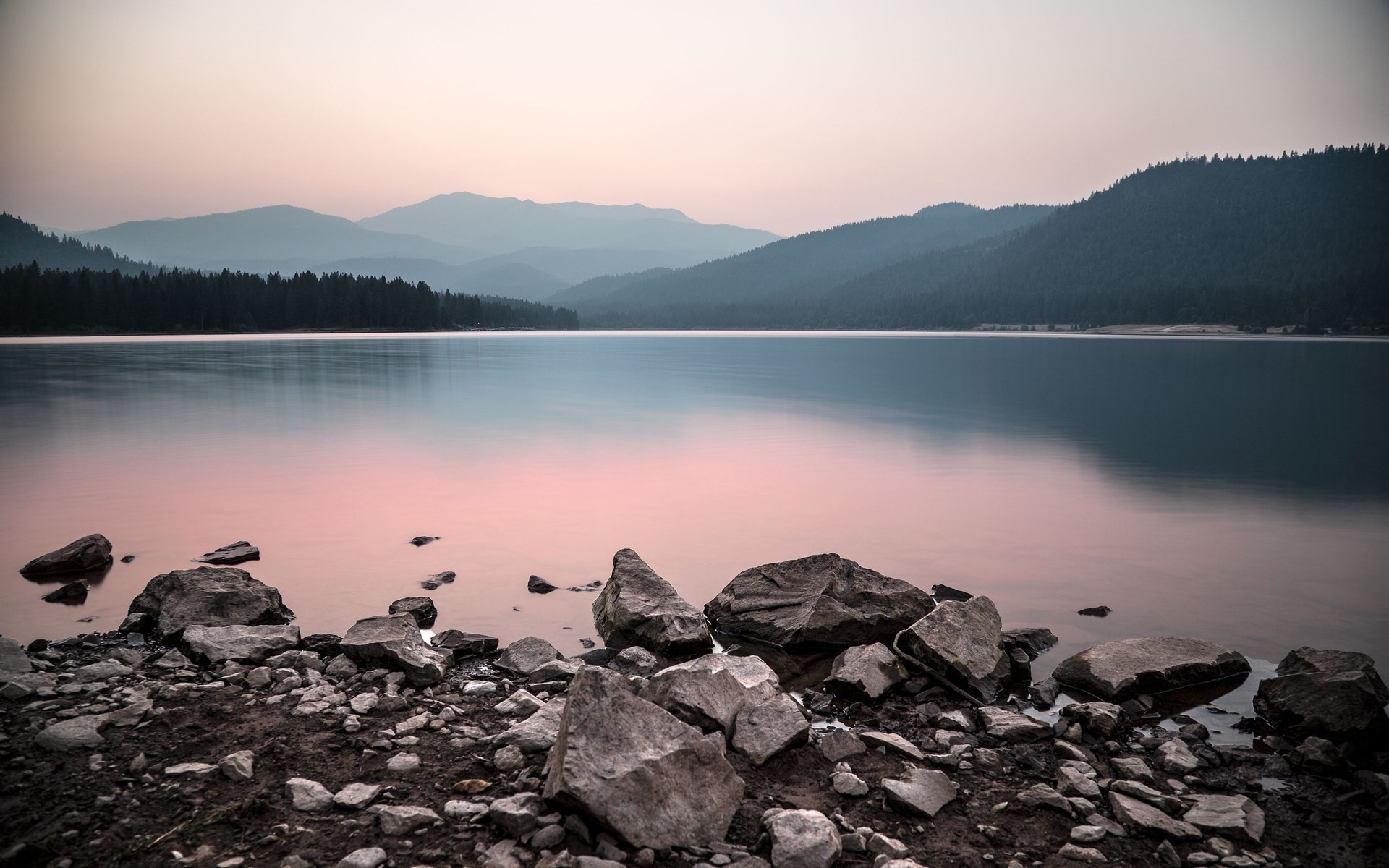 Lake and mountains at dusk HD Wallpaper