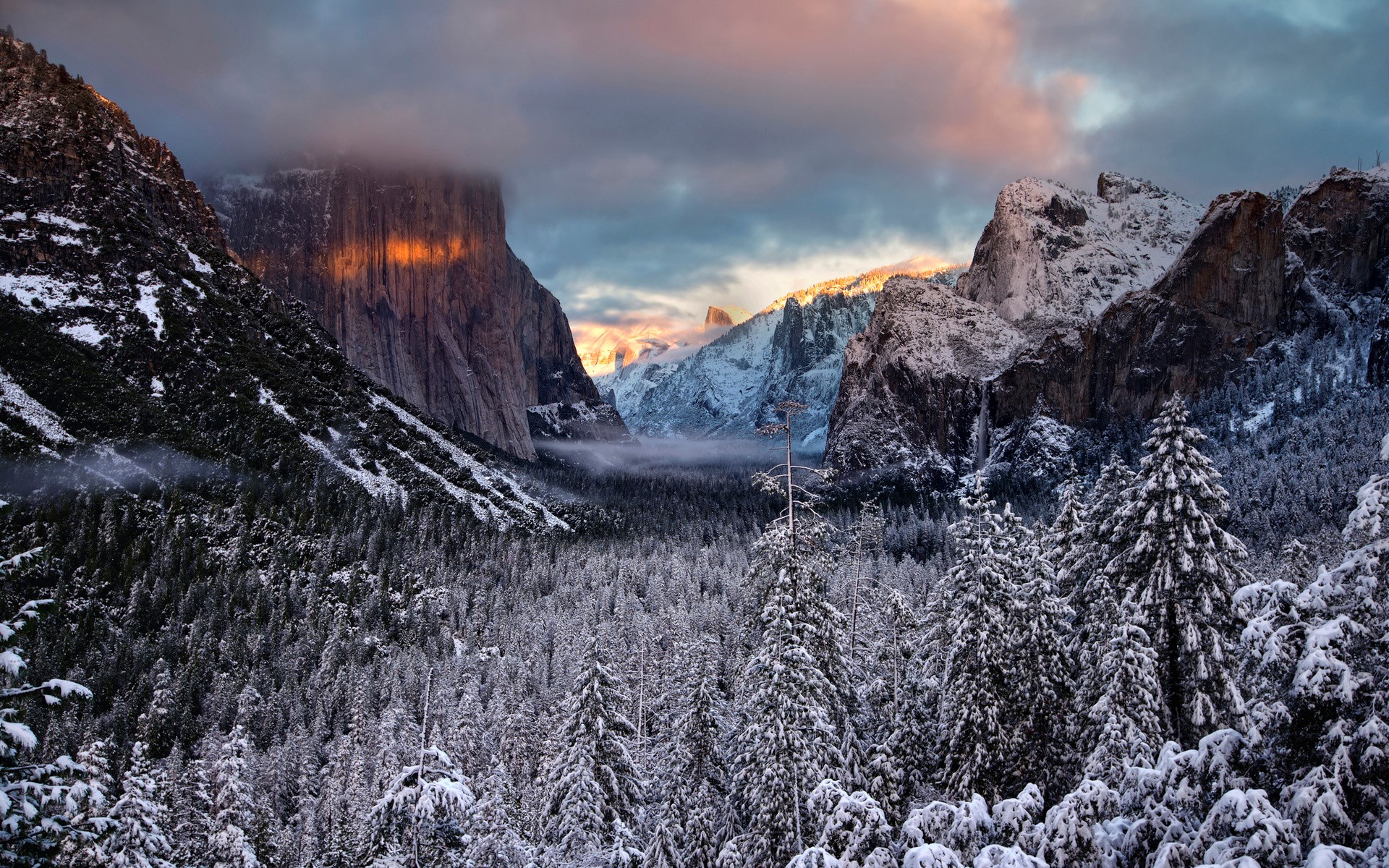 Snowy Yosemite Valley at Sunrise HD Wallpaper