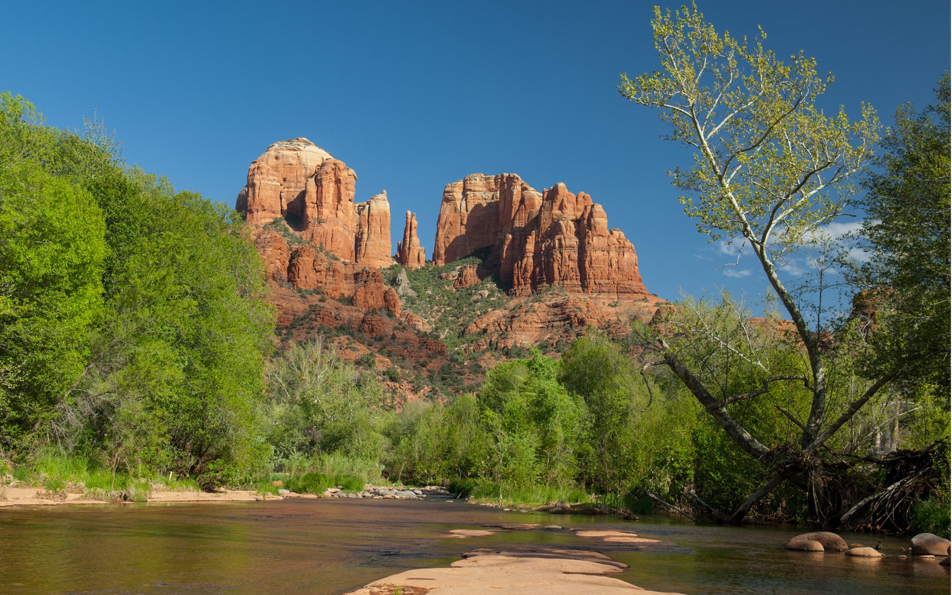 Red Rock Formations and River in Sedona HD Wallpaper
