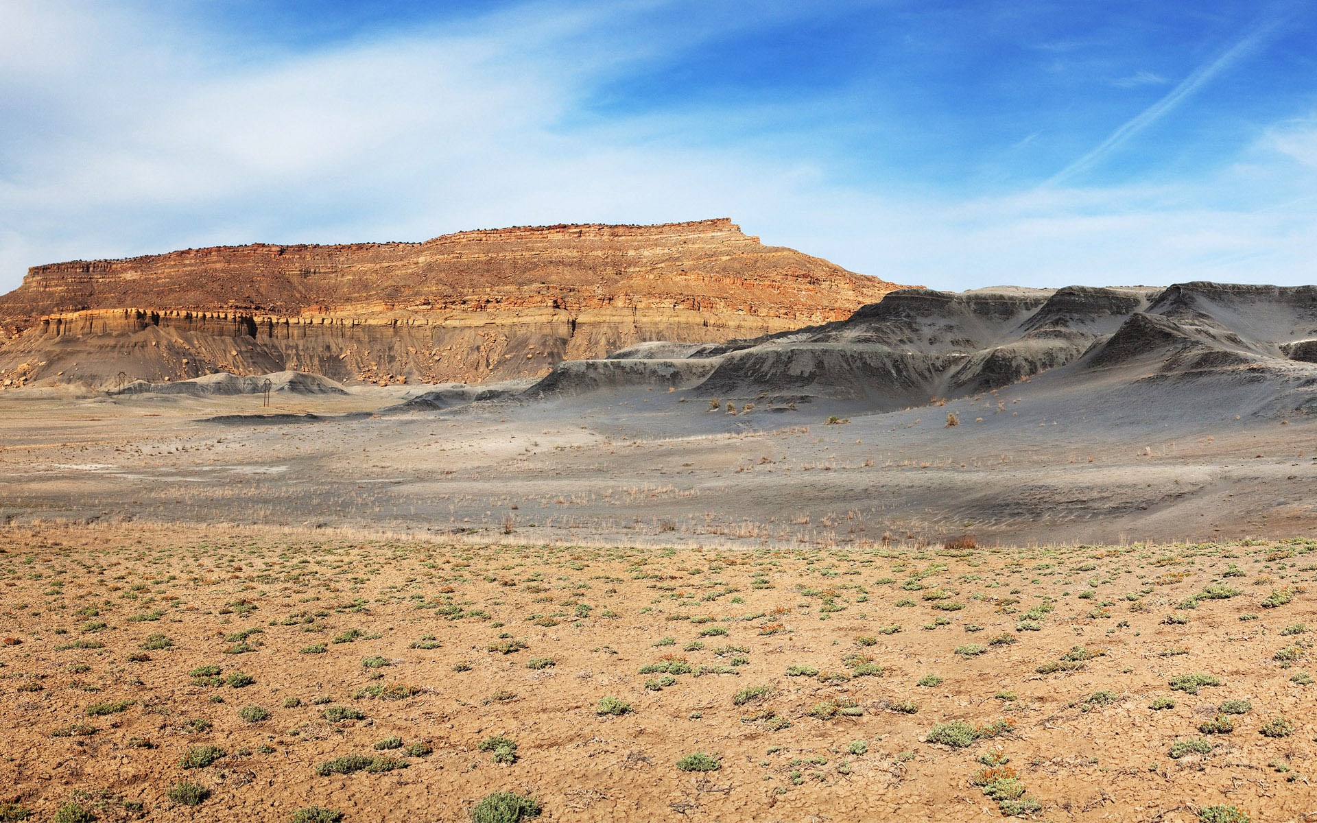 Desert landscape with mesas and blue sky HD Wallpaper