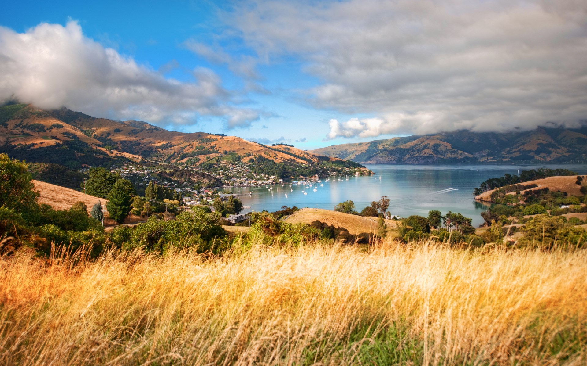 Bay with boats and hills HD Wallpaper