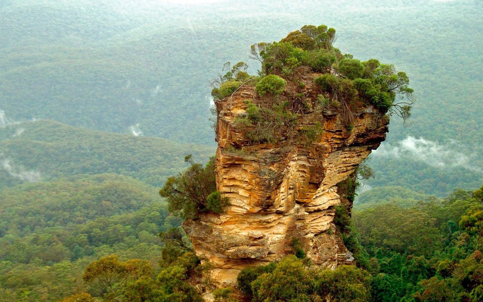 Three Sisters rock formation in Blue Mountains National Park HD Wallpaper