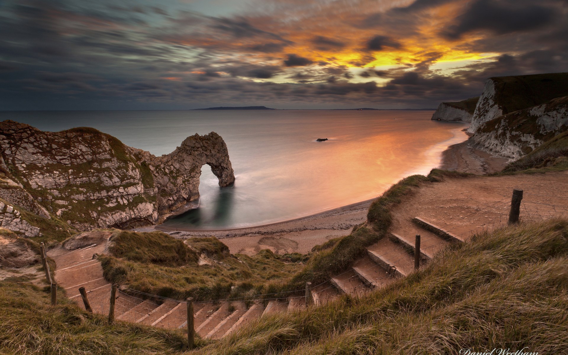 Durdle Door Arch at Sunset HD Wallpaper