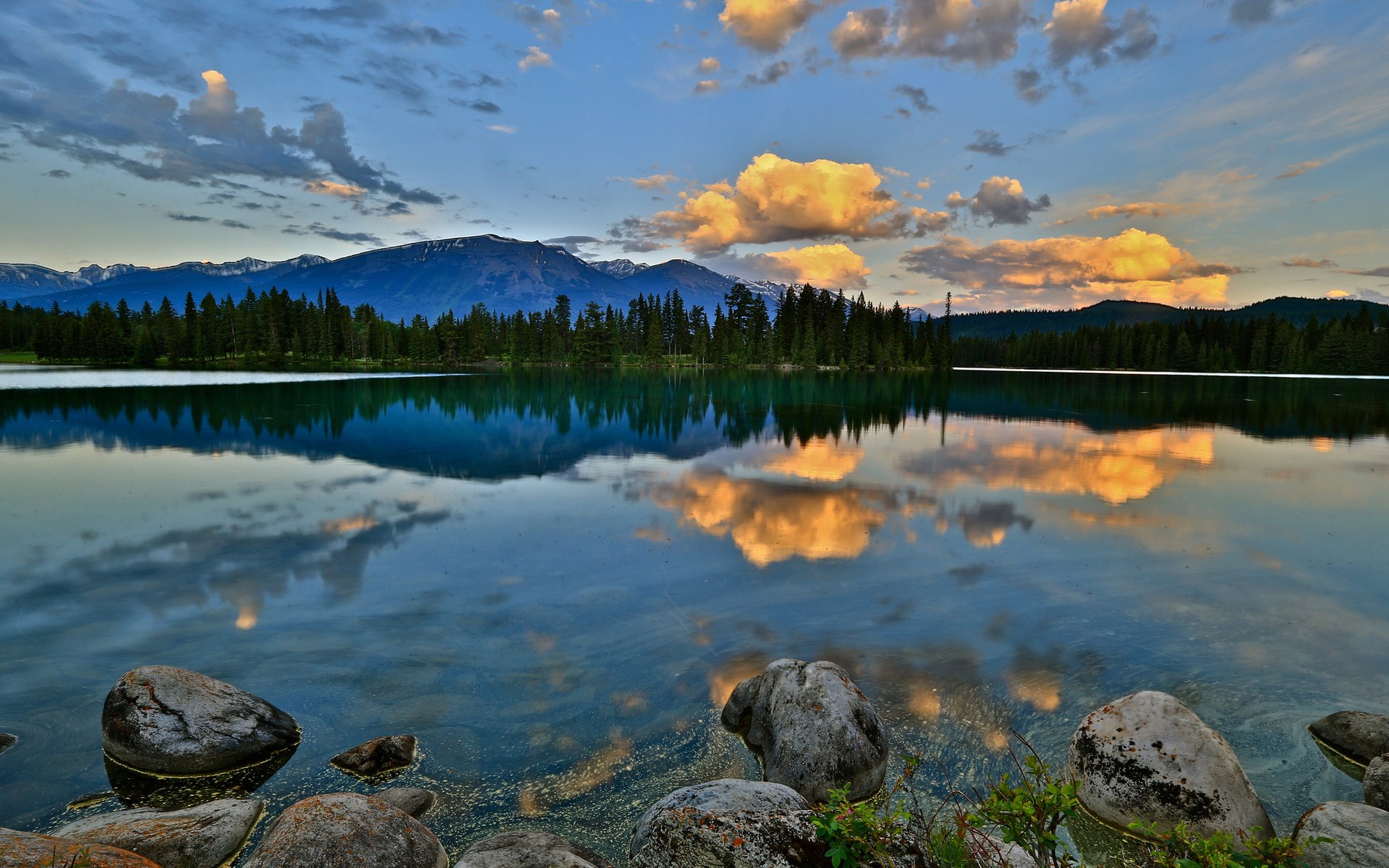Lake reflection of mountains and clouds at sunset HD Wallpaper