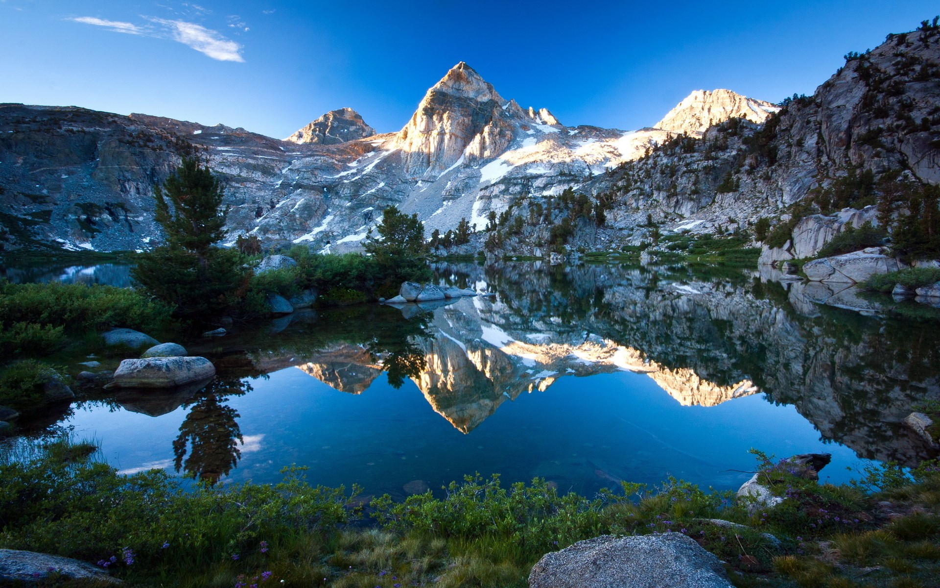 Mountain reflected in a calm lake at sunrise HD Wallpaper