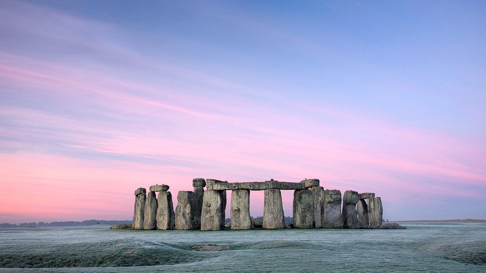 Stonehenge at sunrise with pink and blue sky HD Wallpaper