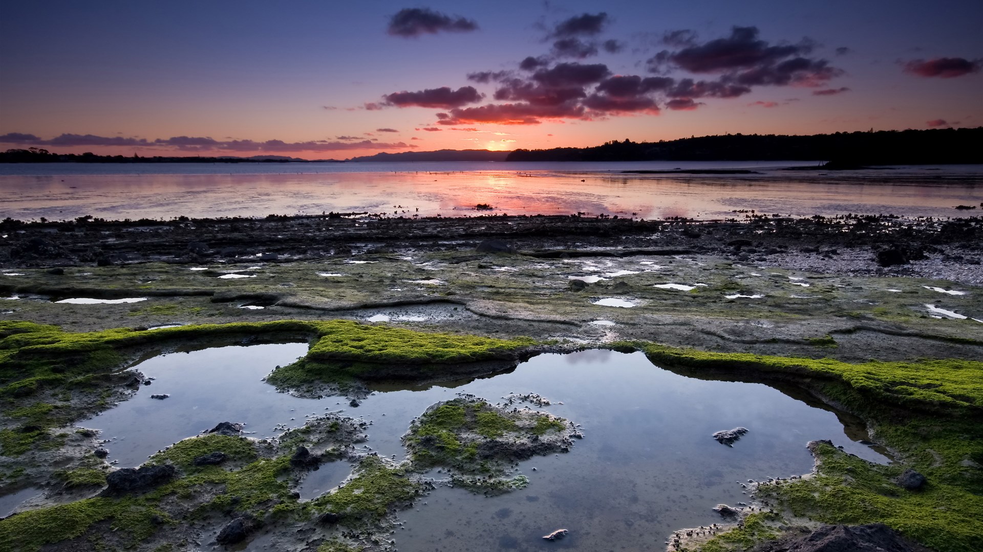 Rocky Shoreline at Sunset HD Wallpaper