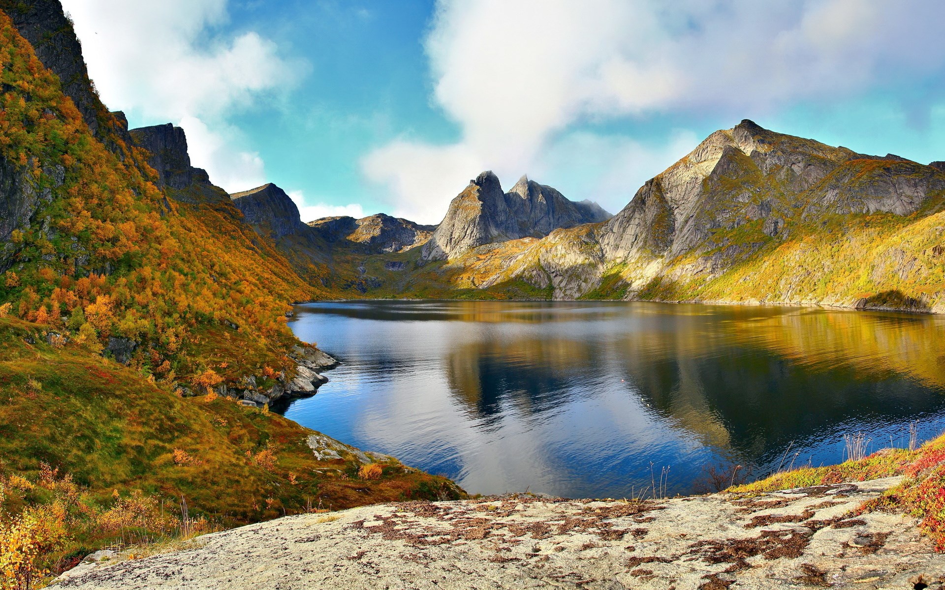 Lake and mountains in autumn HD Wallpaper