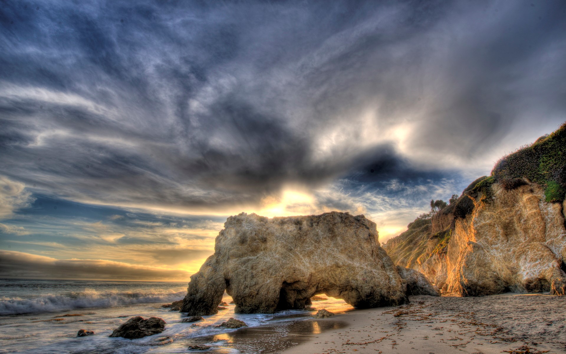 El Matador State Beach rock arch at sunset HD Wallpaper