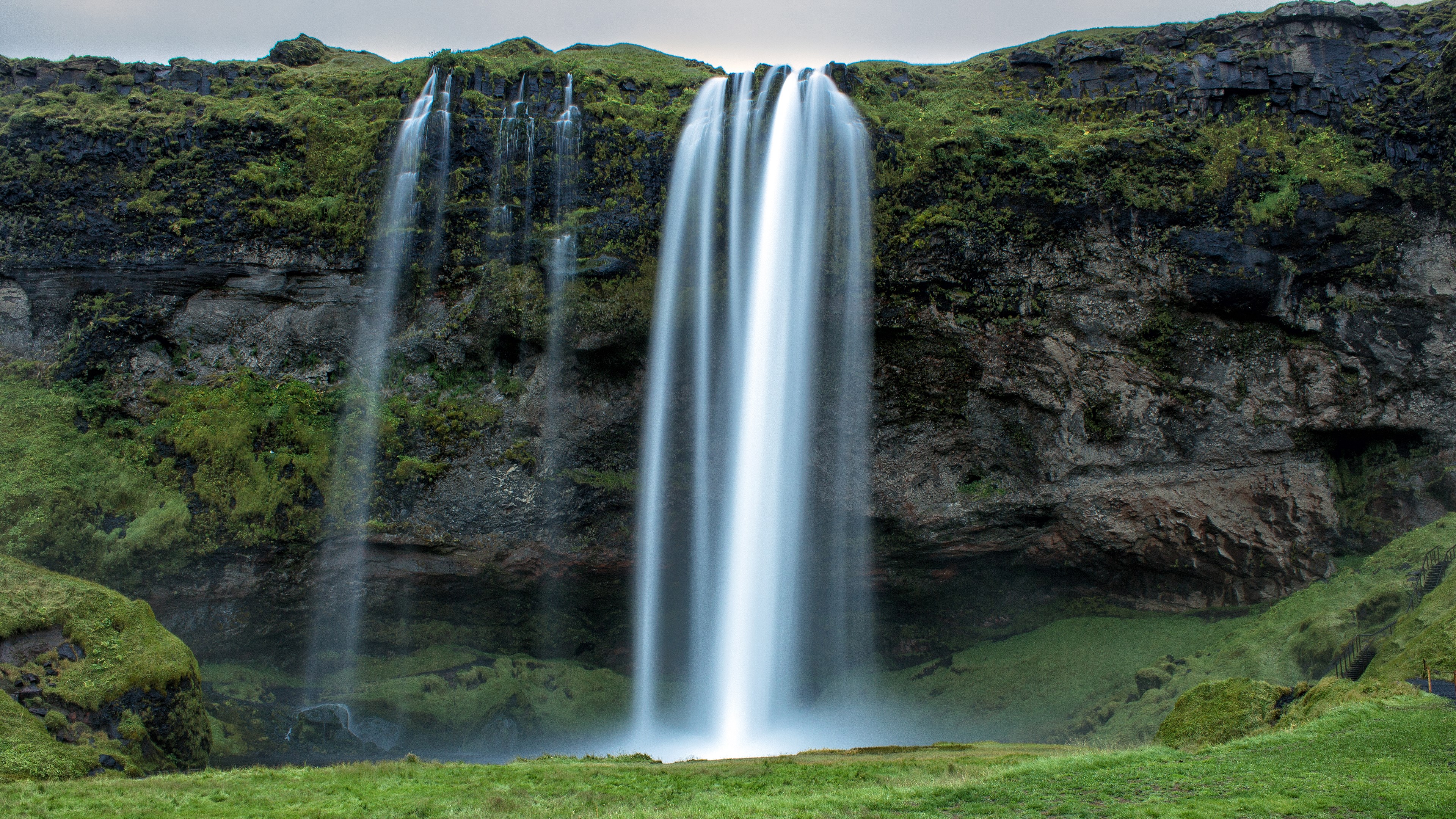 Seljalandsfoss waterfall in Iceland HD Wallpaper