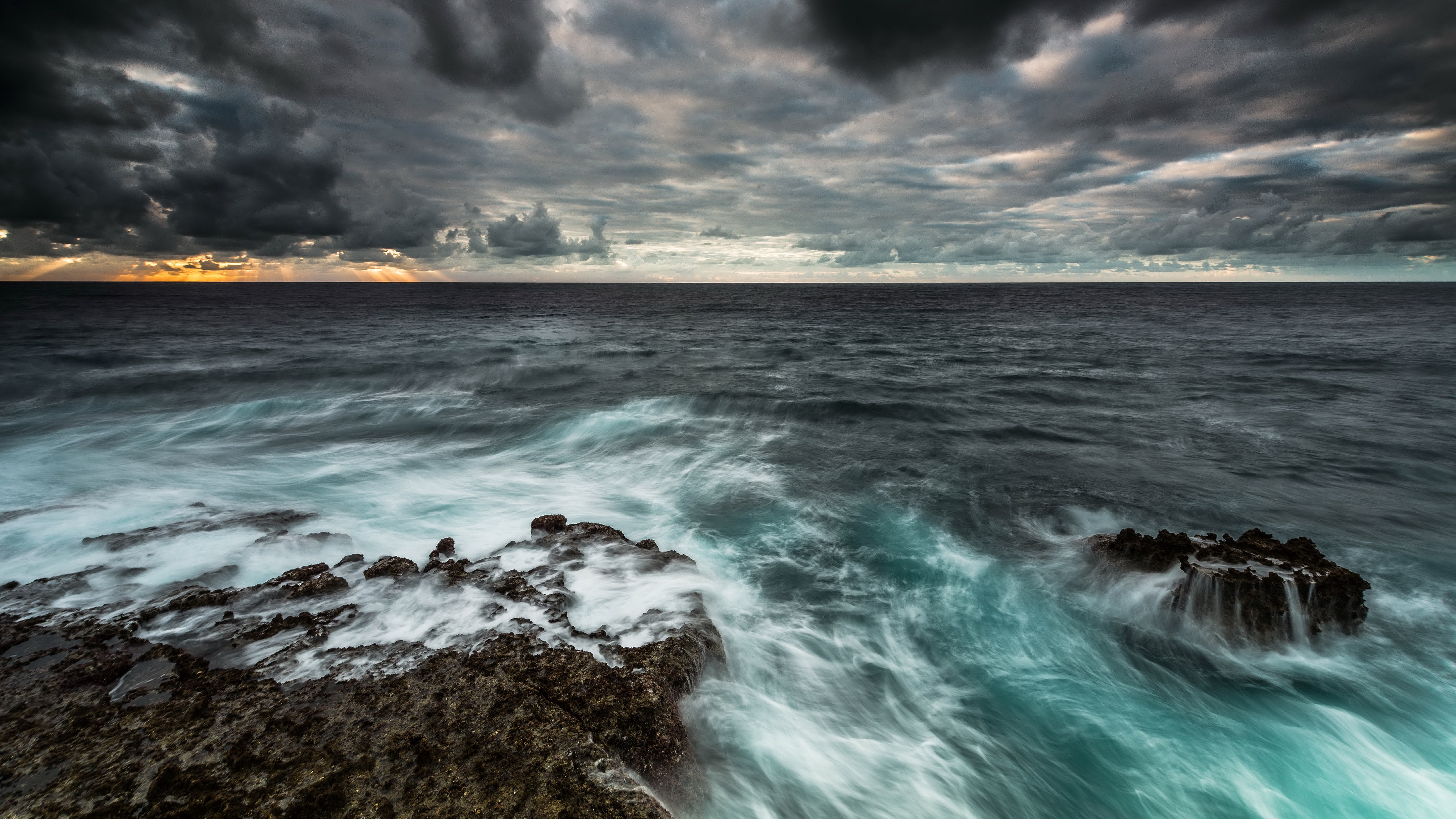 Stormy ocean waves crashing on rocky shore HD Wallpaper