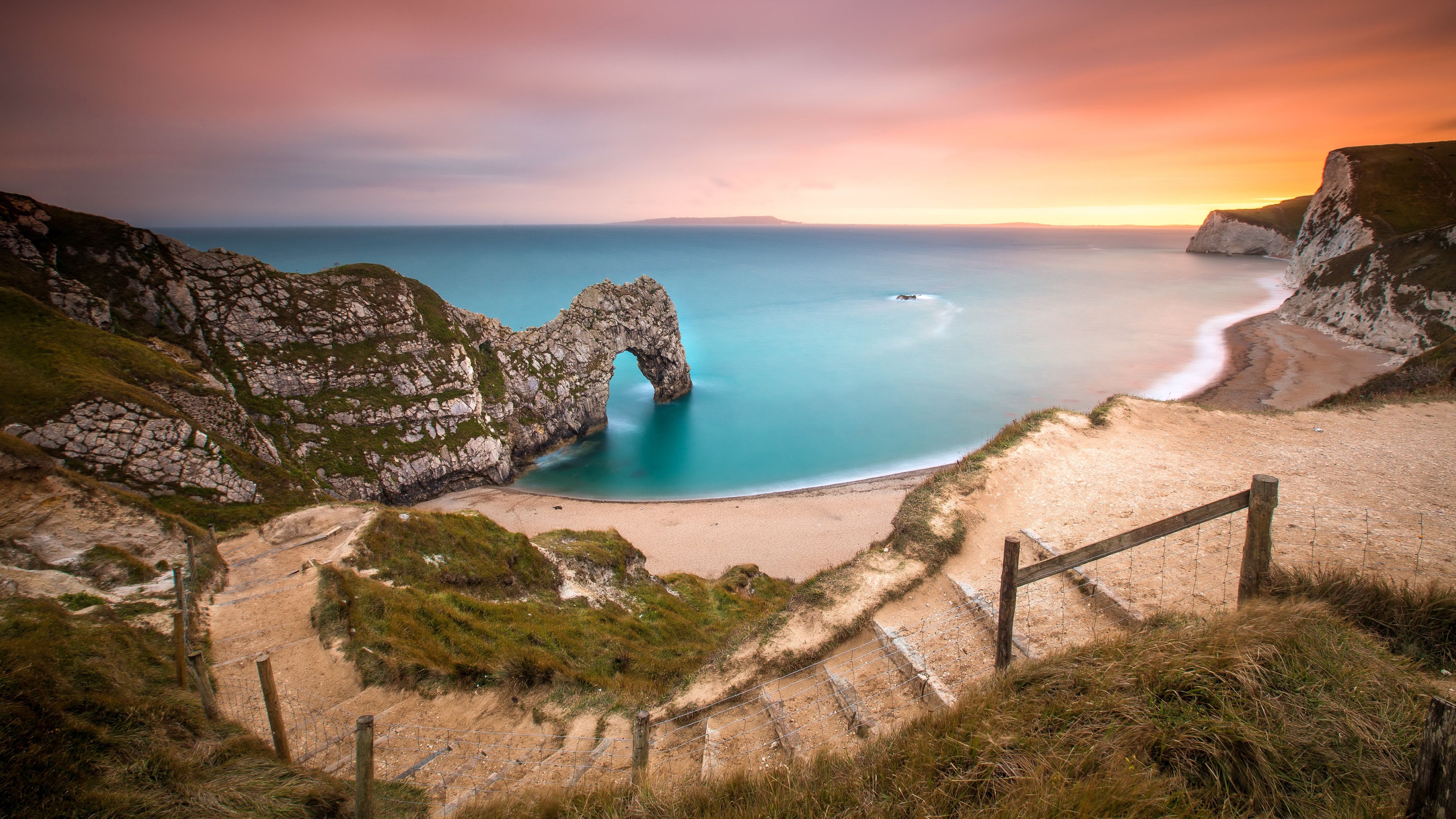 Durdle Door arch and beach at sunset HD Wallpaper