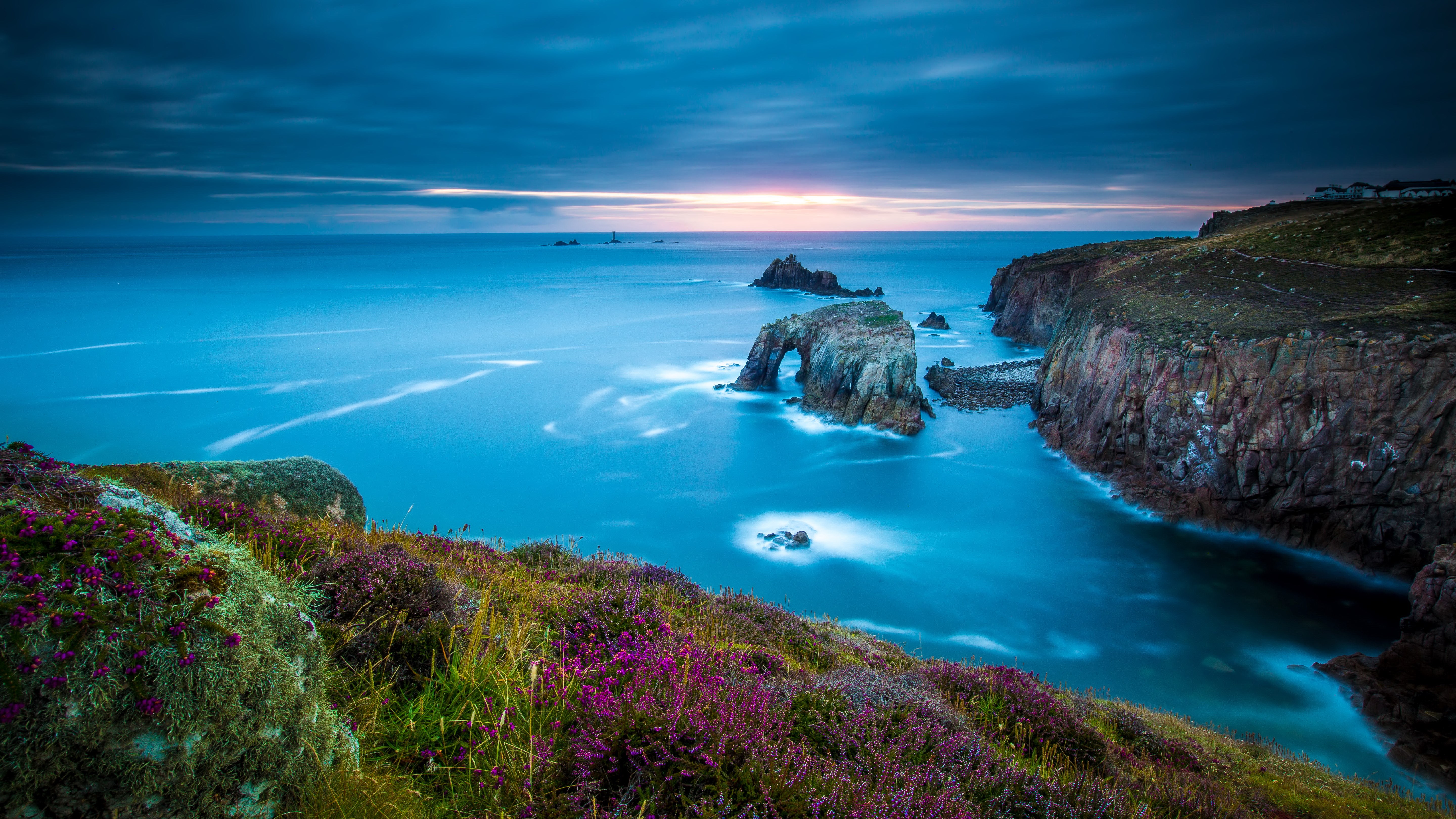 Arch rock formation in the ocean at dusk HD Wallpaper