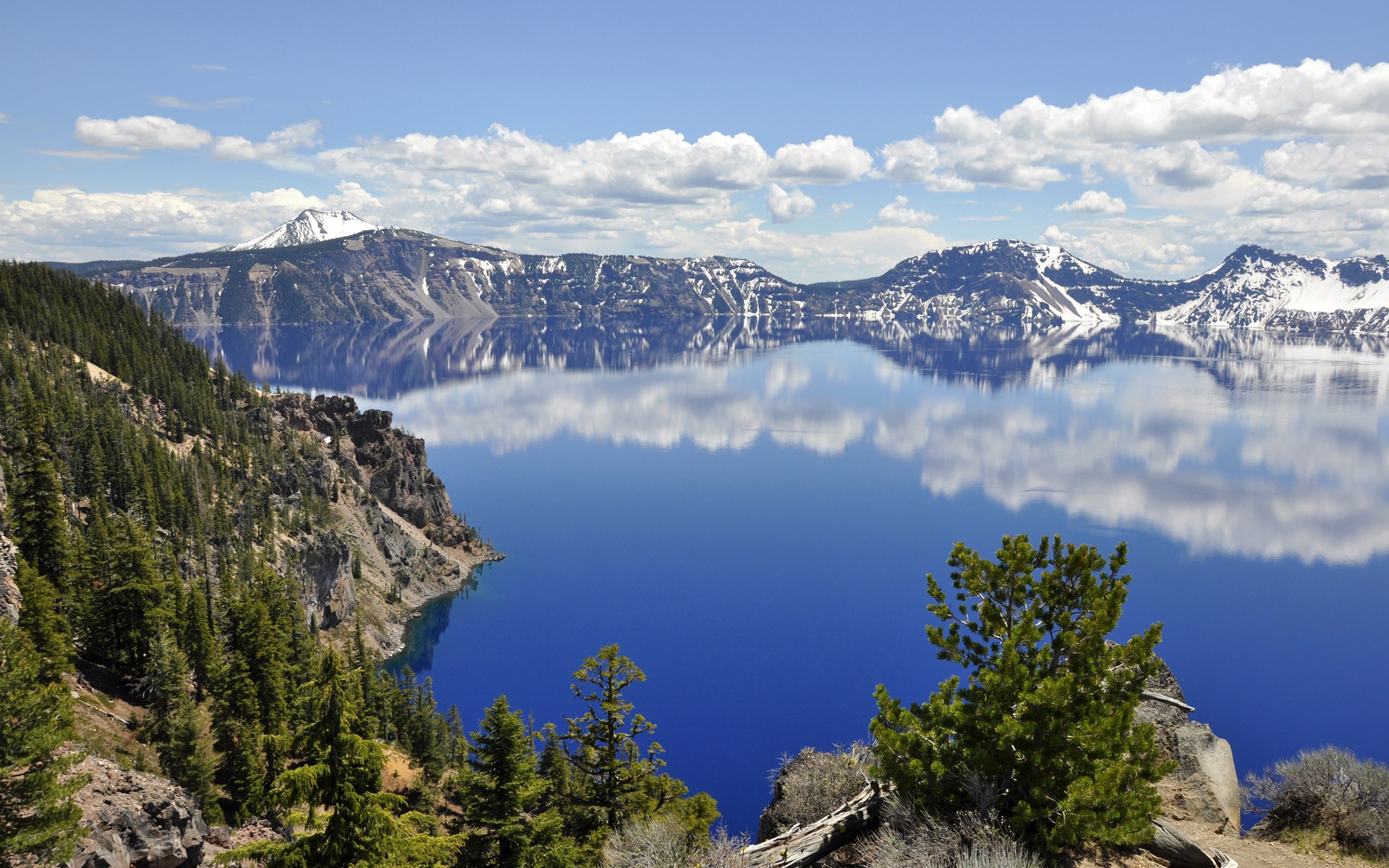 Crater Lake National Park with snow-capped mountains HD Wallpaper