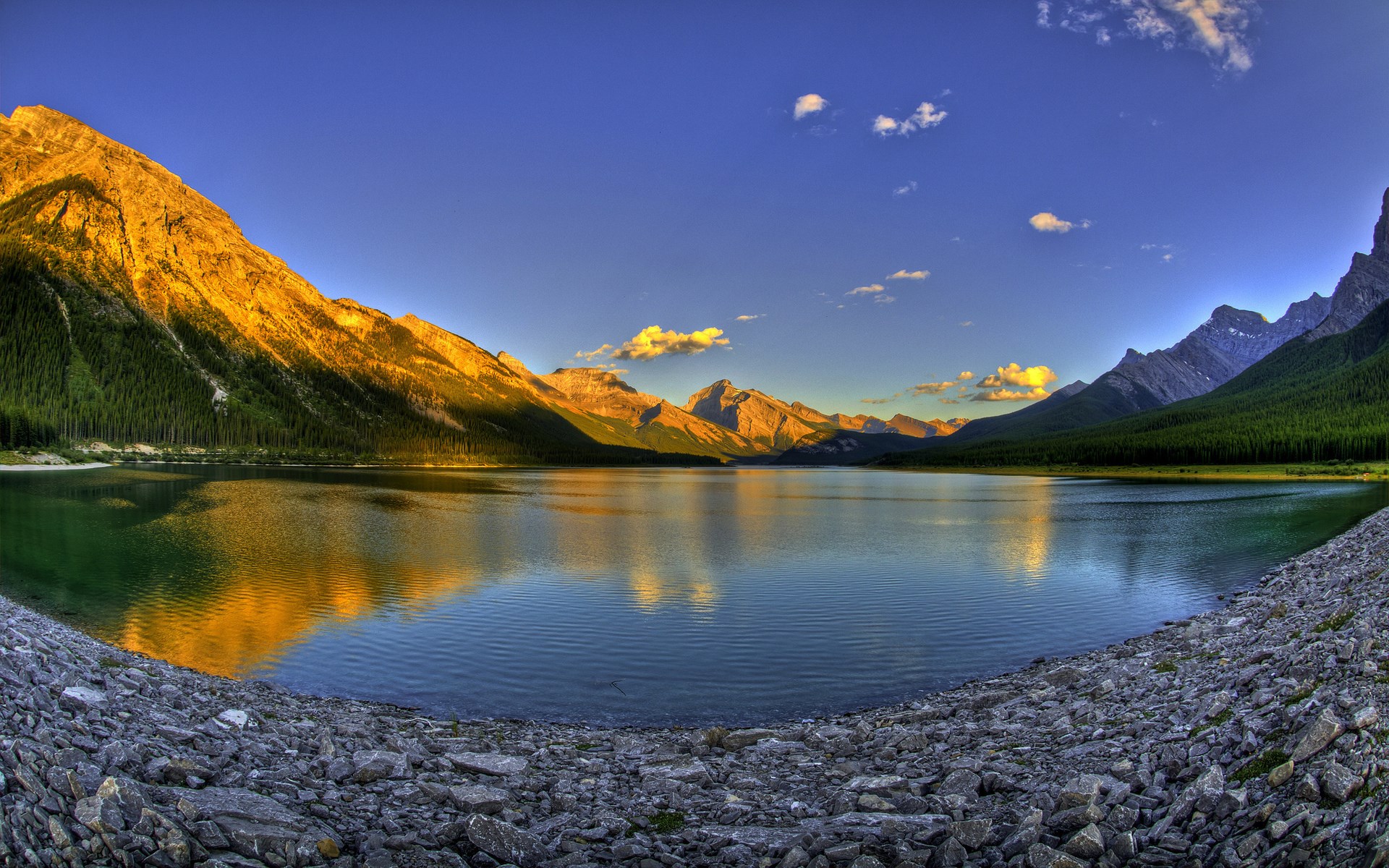 Lake and Mountains at Sunset HD Wallpaper