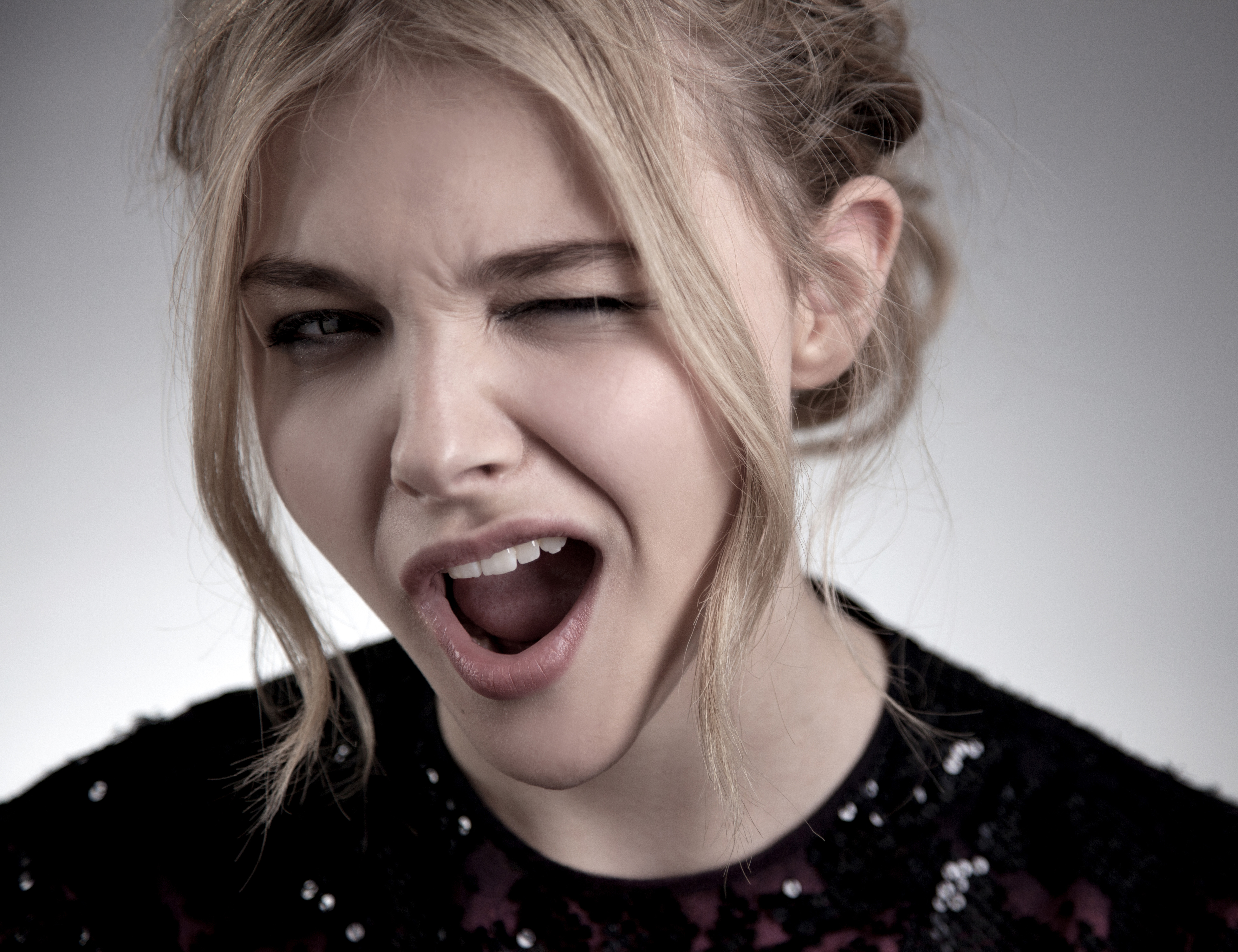 Chloe Grace Moretz HD Wallpaper