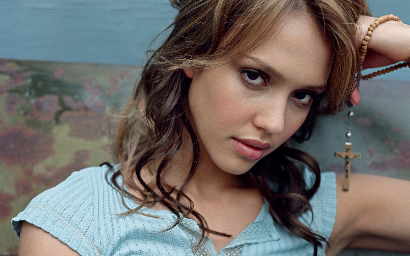 Jessica Alba with Rosary Beads HD Wallpaper