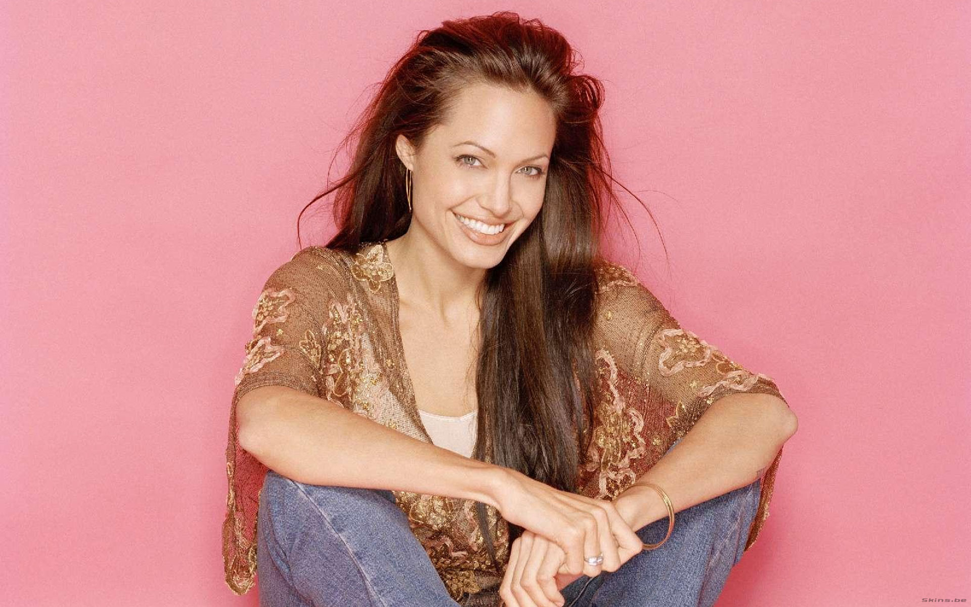 Angelina Jolie HD Wallpaper