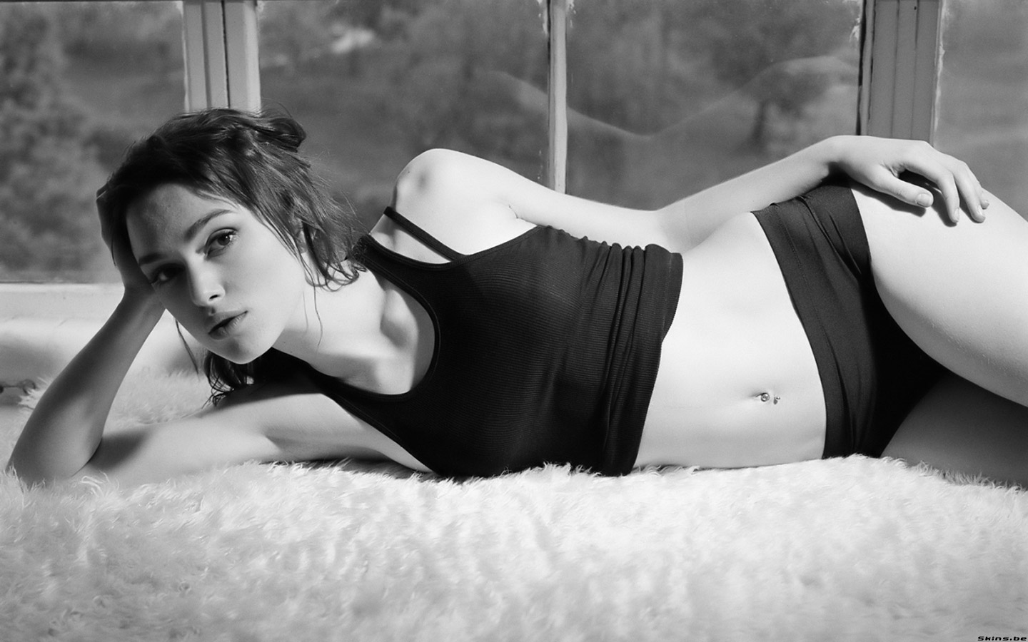 Keira Knightley lying down HD Wallpaper