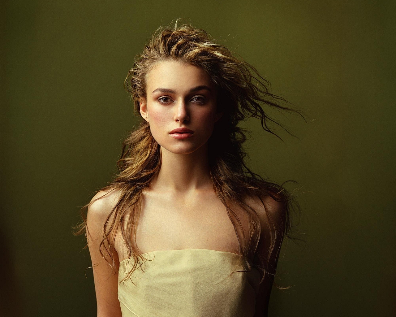 Keira Knightley portrait HD Wallpaper