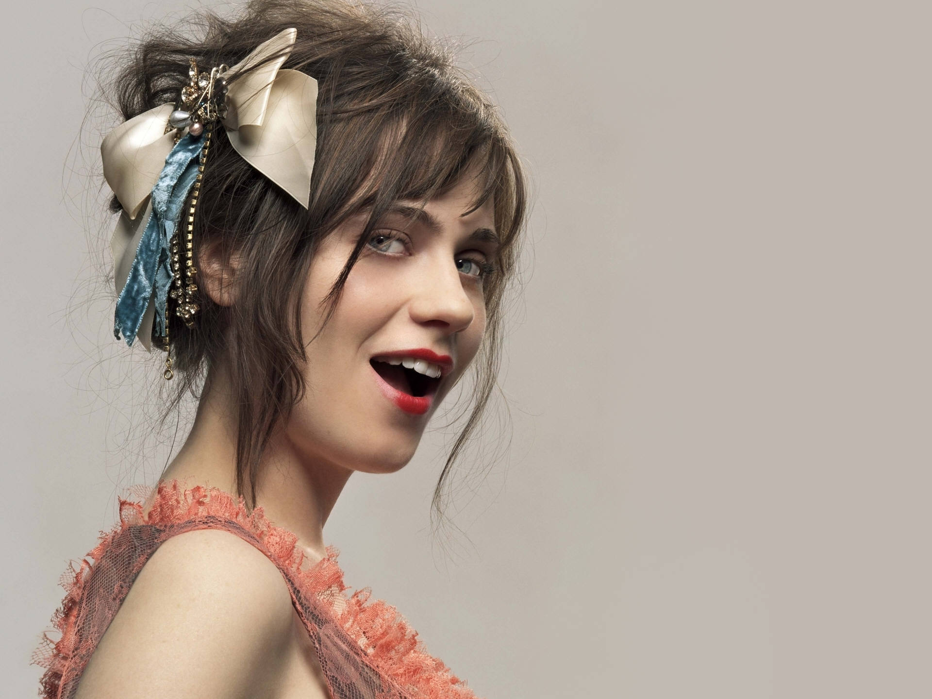 Zooey Deschanel HD Wallpaper