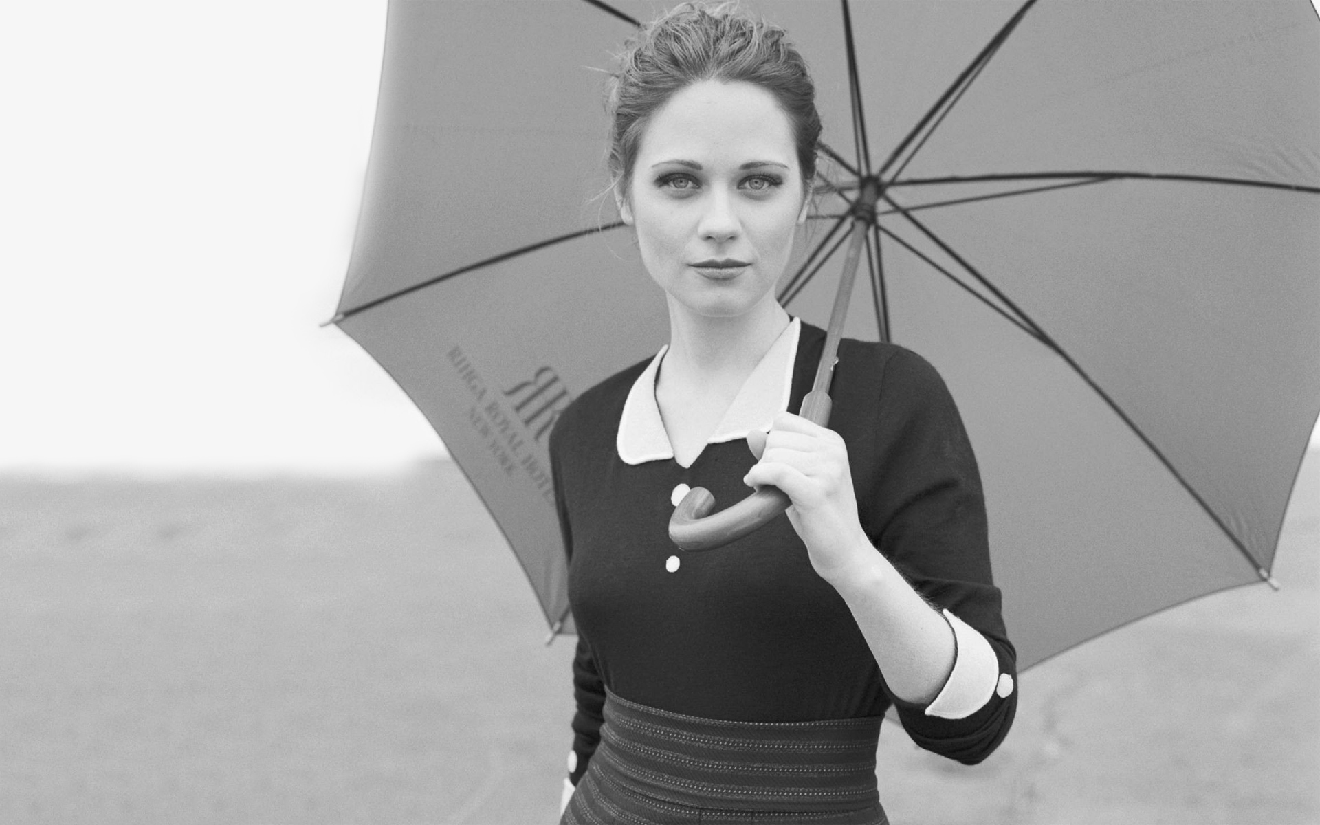 Zooey Deschanel with umbrella HD Wallpaper