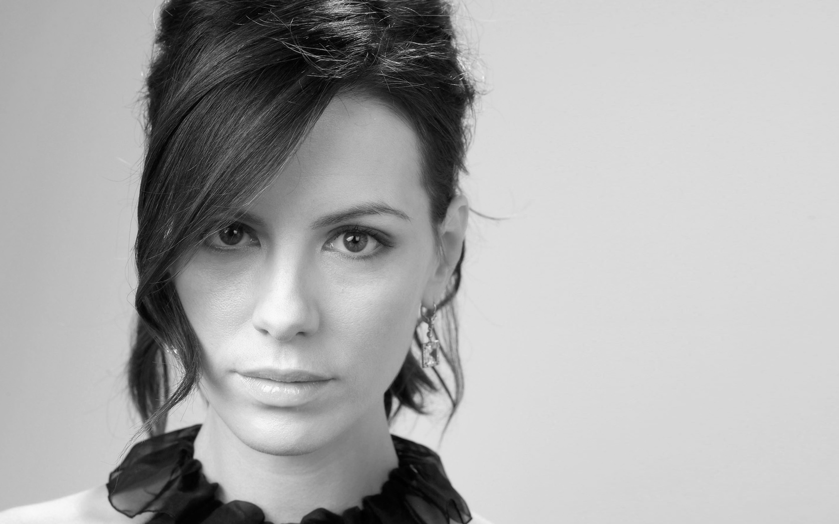 Kate Beckinsale HD Wallpaper