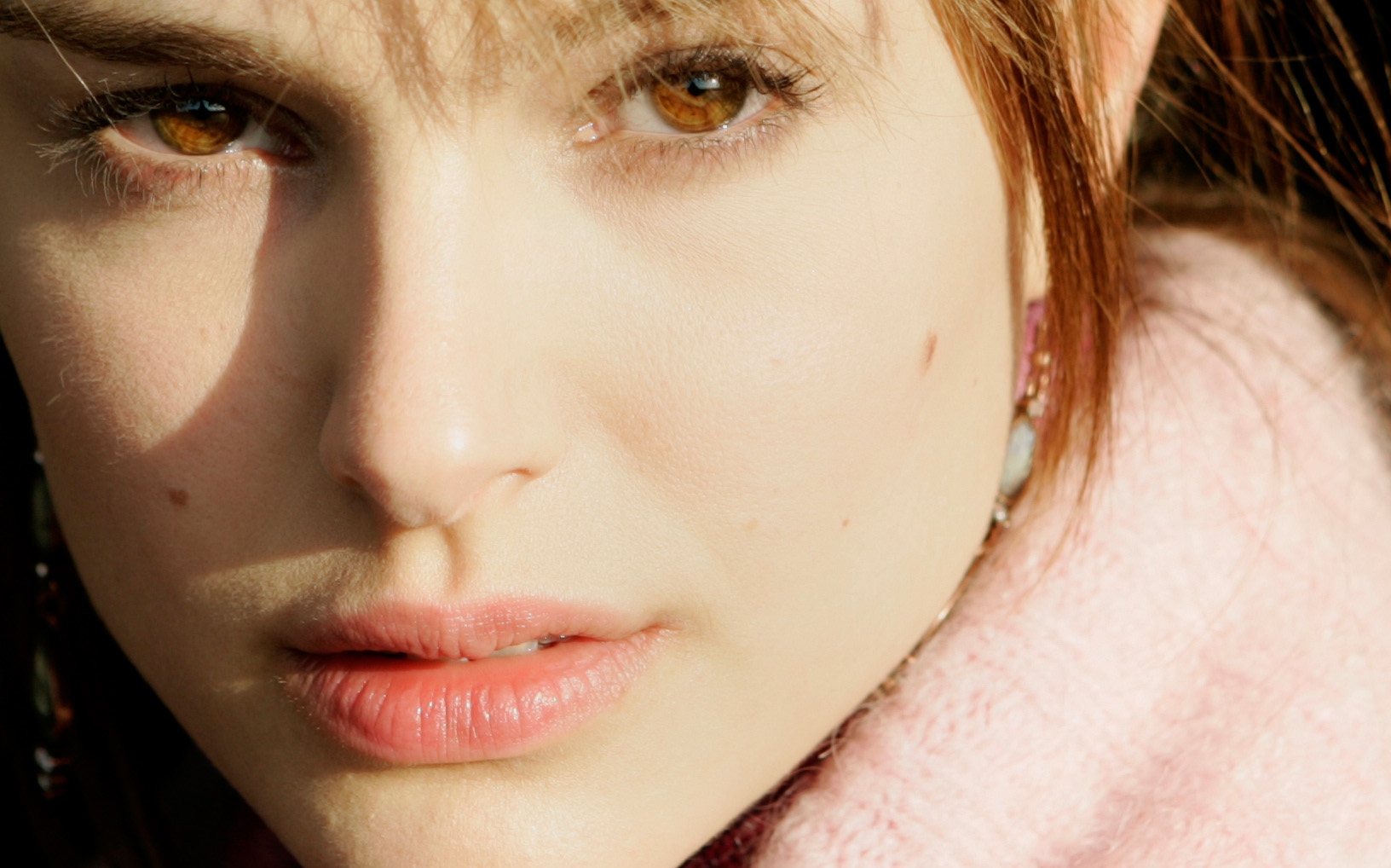 Natalie Portman close-up portrait HD Wallpaper