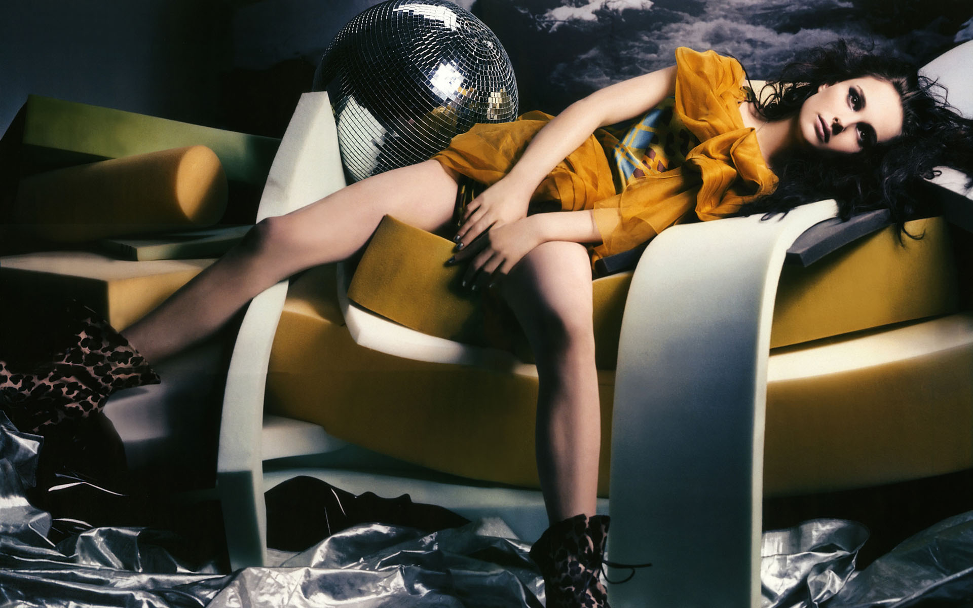 Natalie Portman on abstract furniture with disco ball HD Wallpaper