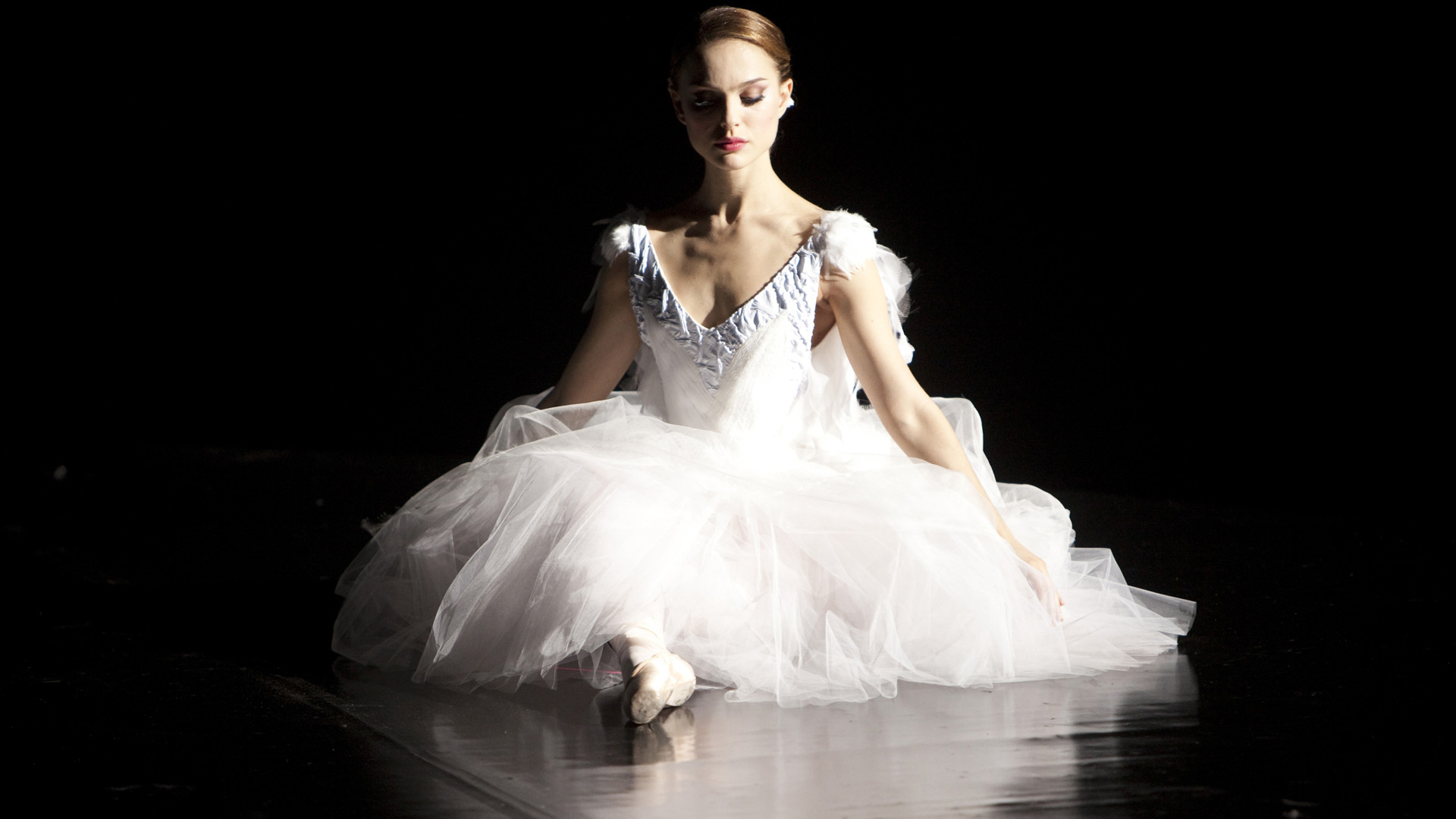 Natalie Portman as a ballerina in Black Swan HD Wallpaper
