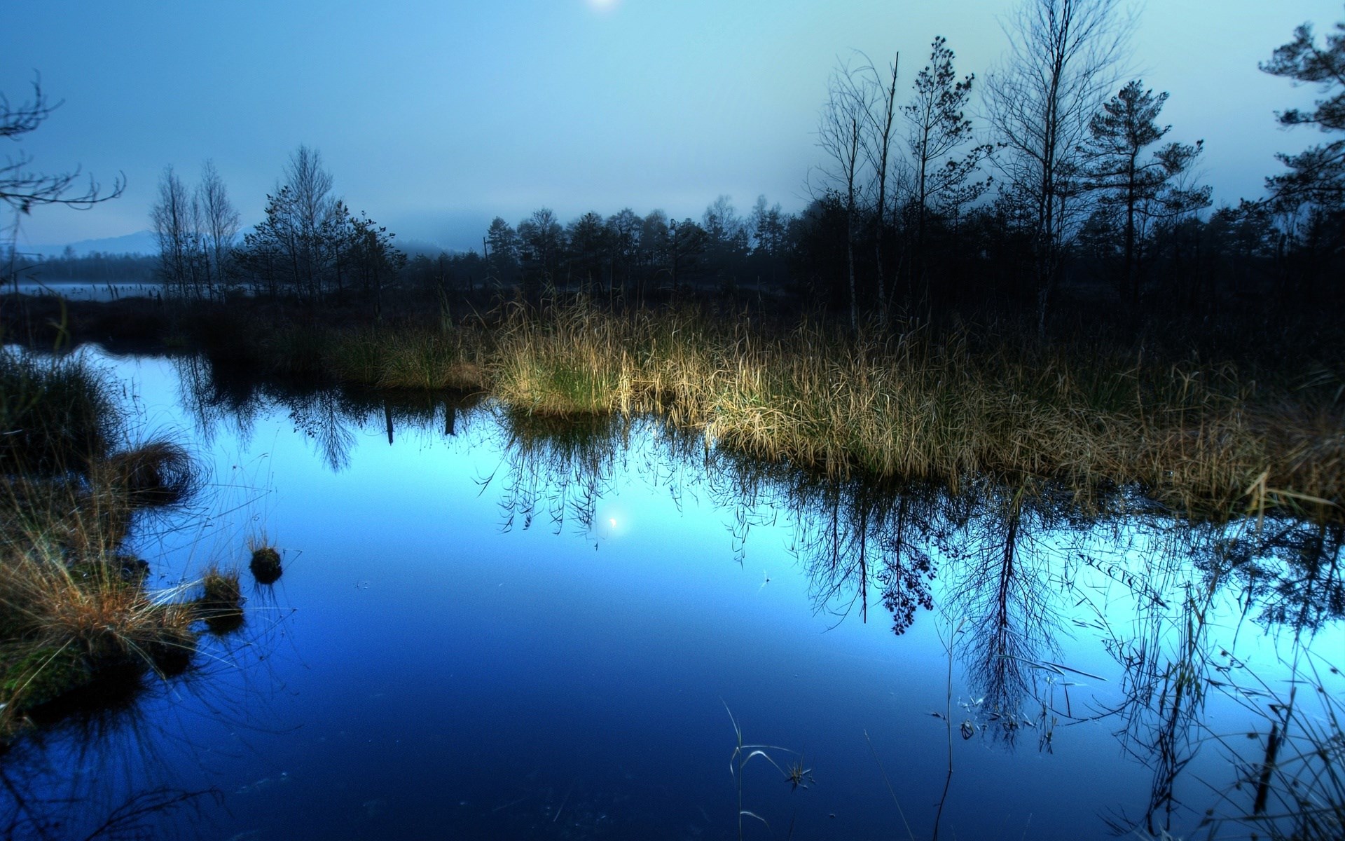 Blue lake reflecting trees and sky at dusk HD Wallpaper