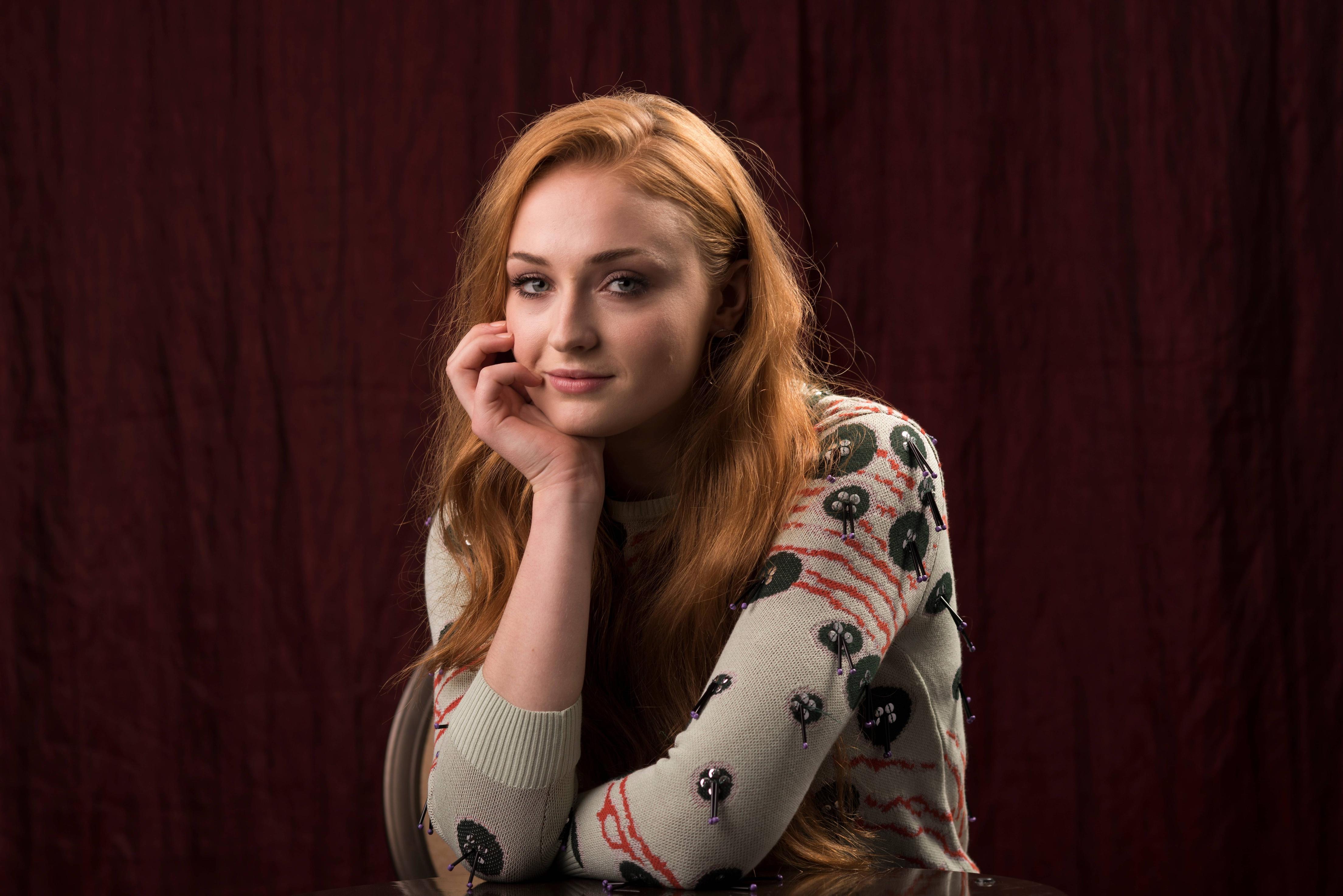 Sophie Turner HD Wallpaper