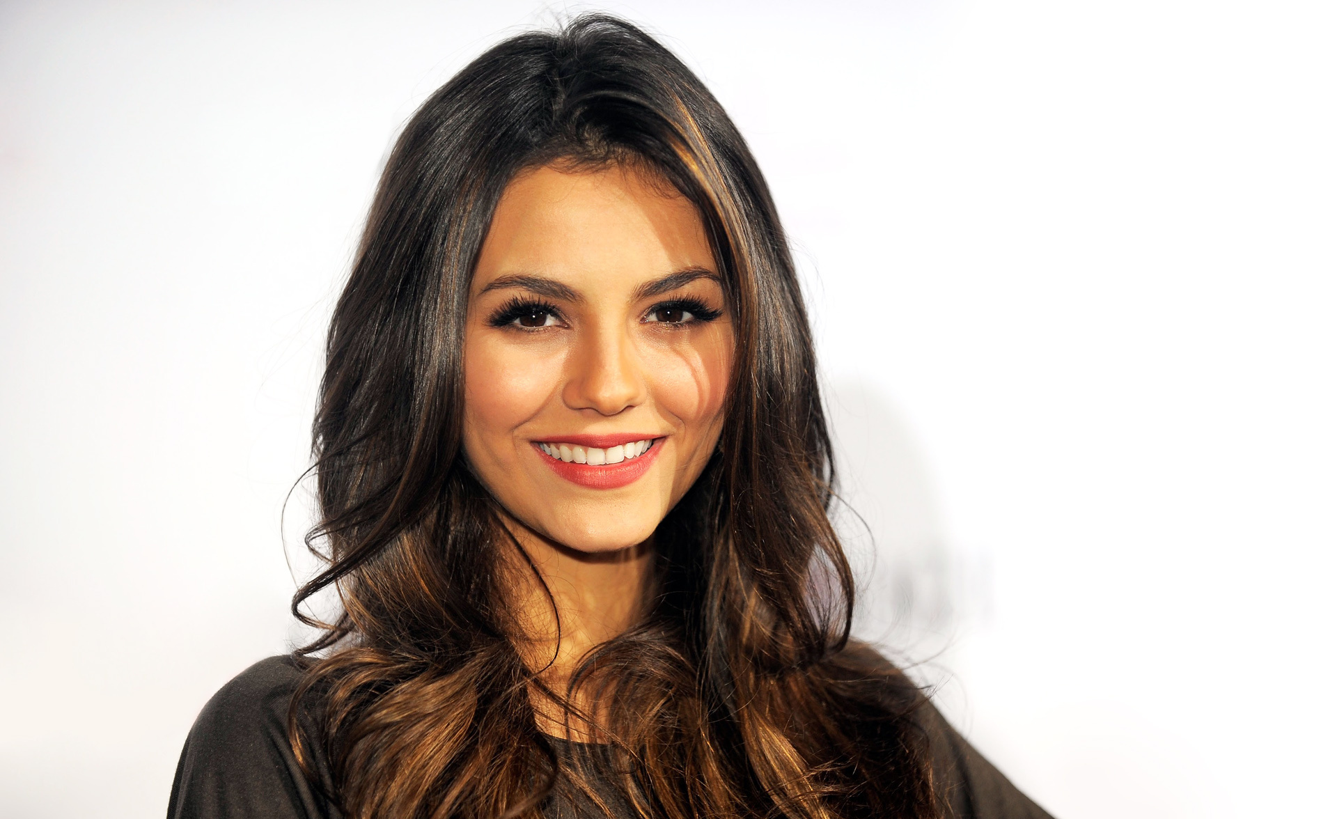 Victoria Justice HD Wallpaper