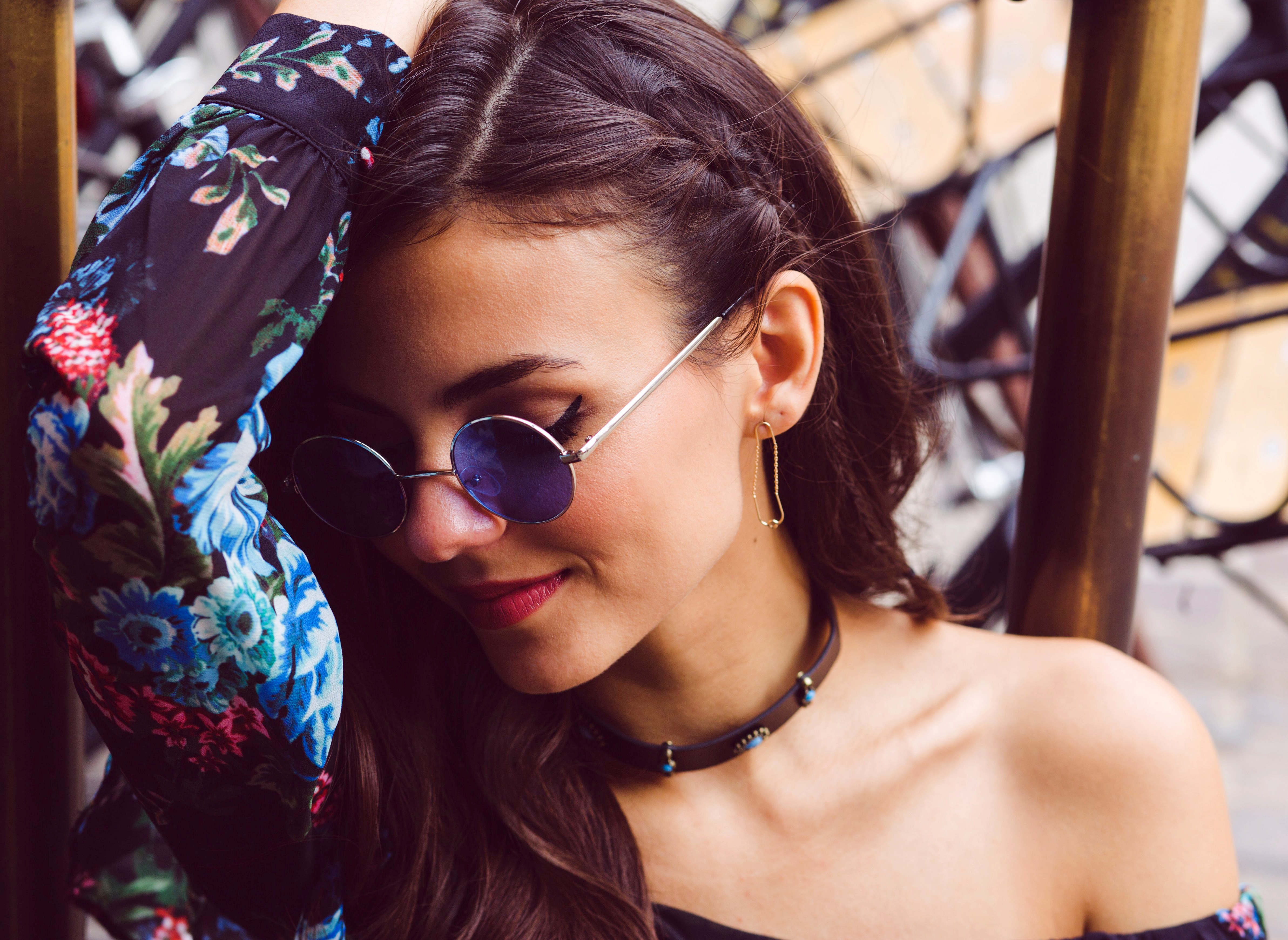 Victoria Justice wearing sunglasses and a floral top HD Wallpaper