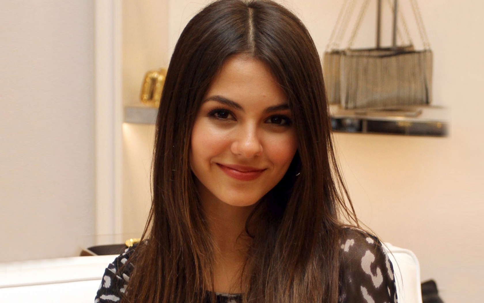 Victoria Justice HD Wallpaper