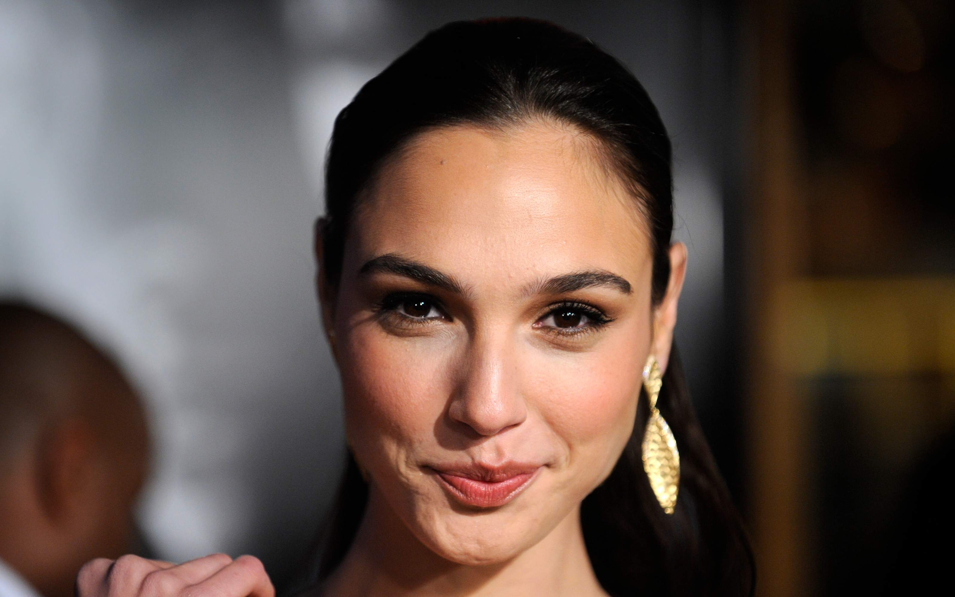 Gal Gadot HD Wallpaper