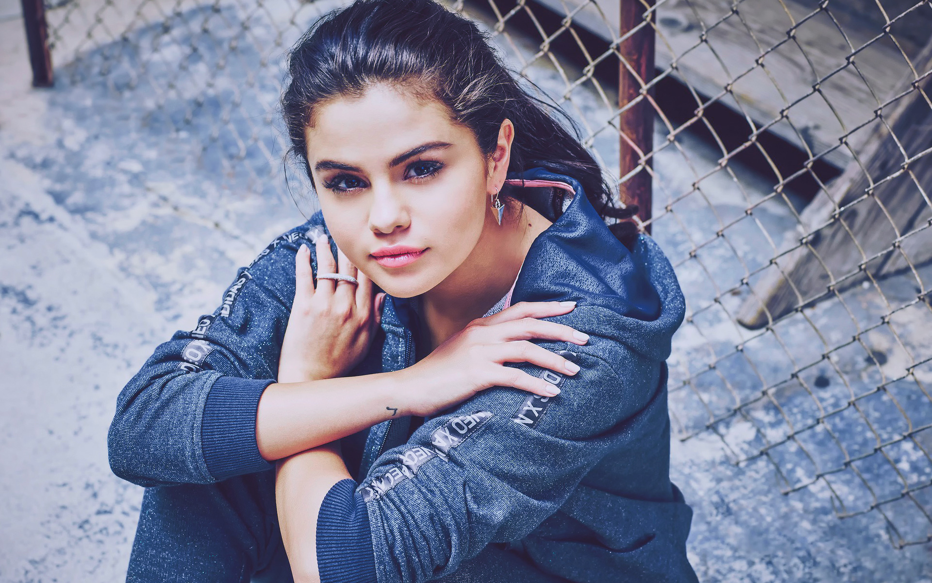 Selena Gomez HD Wallpaper