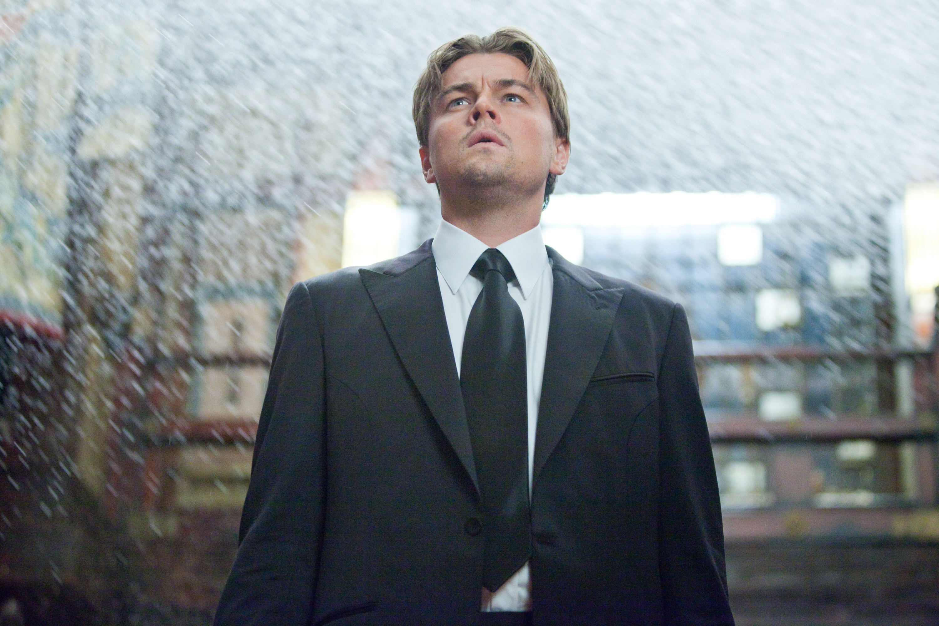 Leonardo DiCaprio in a suit HD Wallpaper