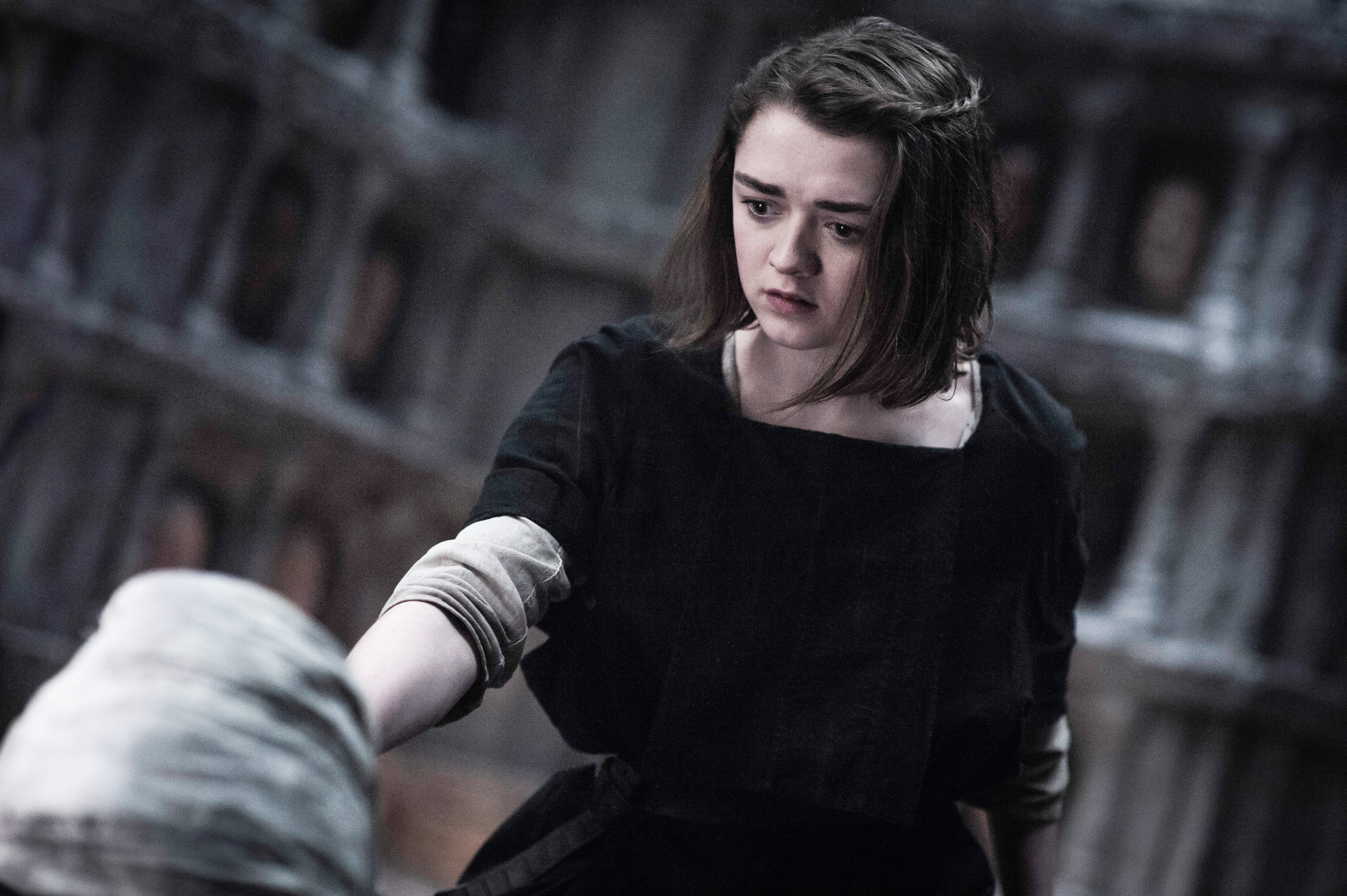 Maisie Williams in Game of Thrones HD Wallpaper