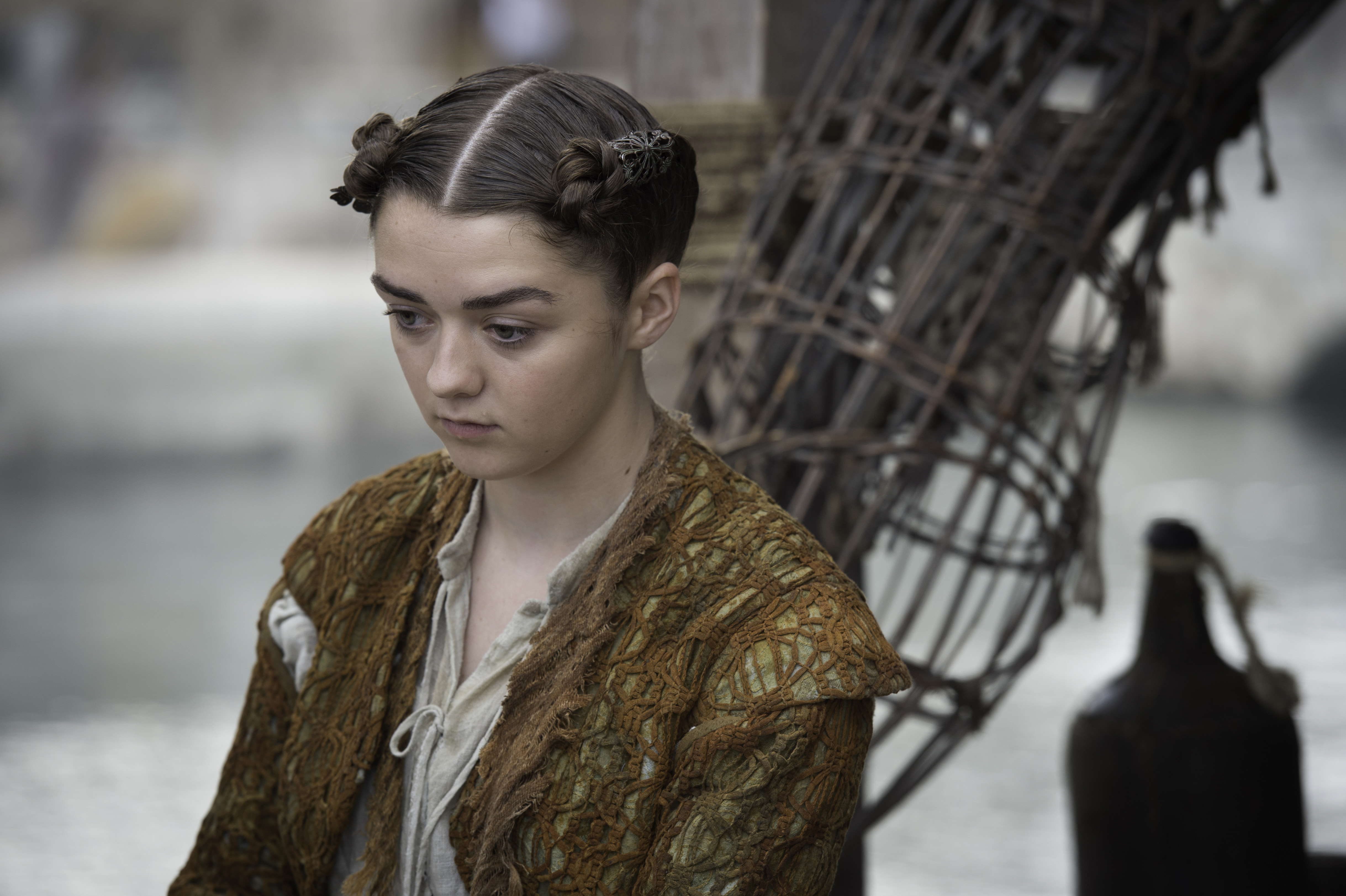 Maisie Williams as Arya Stark in Game of Thrones HD Wallpaper