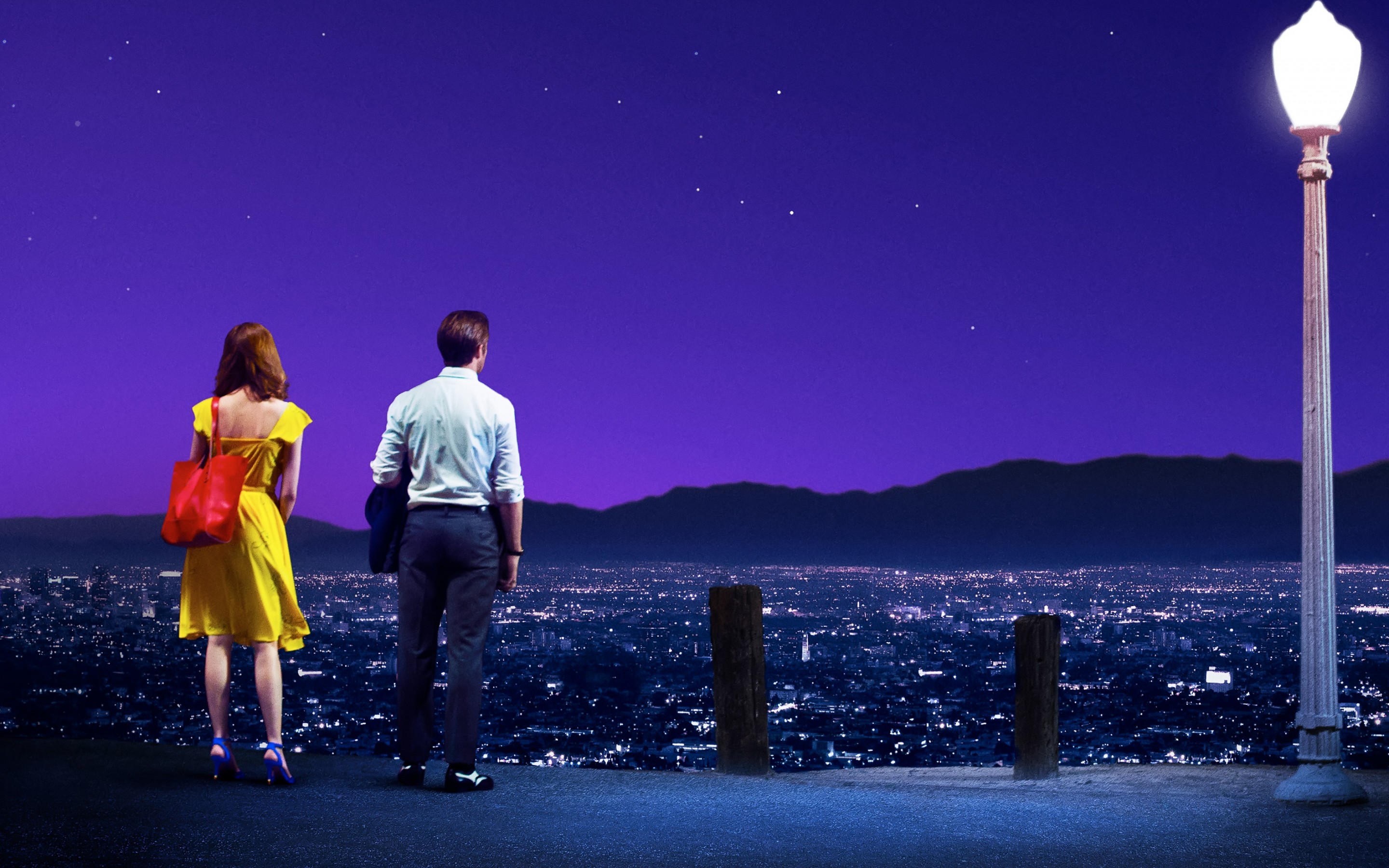 Ryan Gosling and Emma Stone overlooking city at night HD Wallpaper