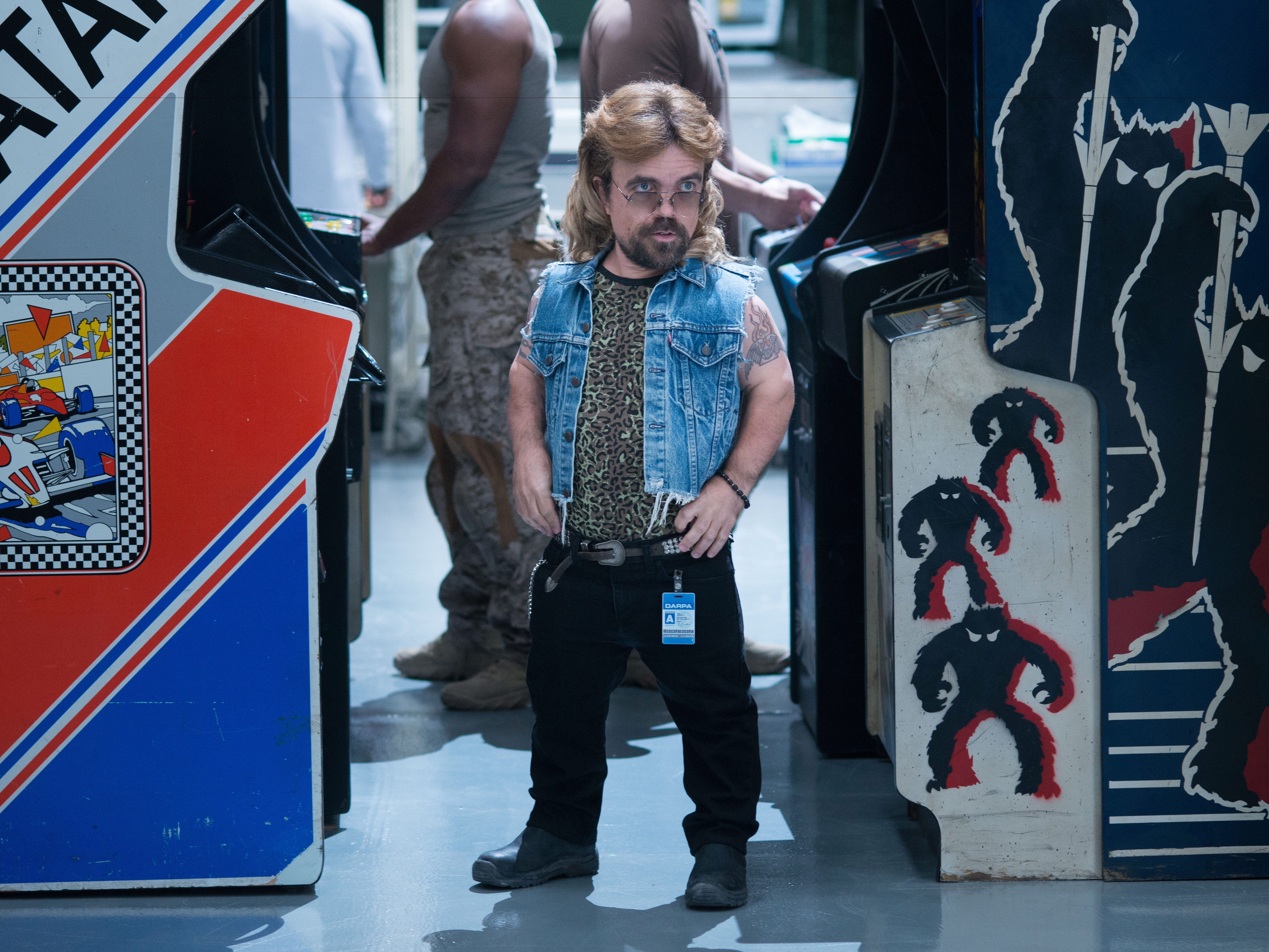 Peter Dinklage in front of arcade machines HD Wallpaper