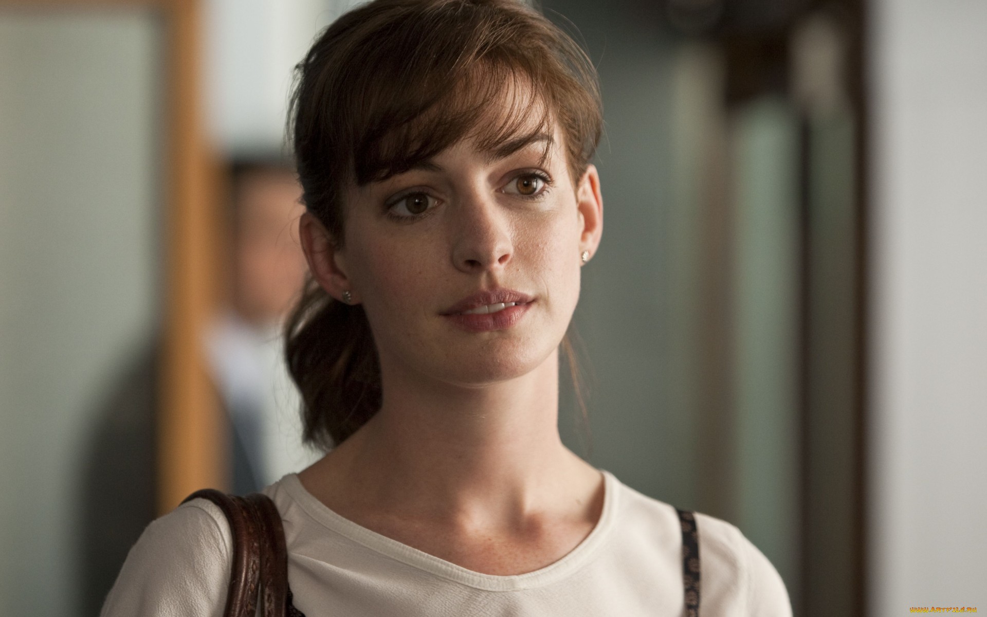 Anne Hathaway HD Wallpaper